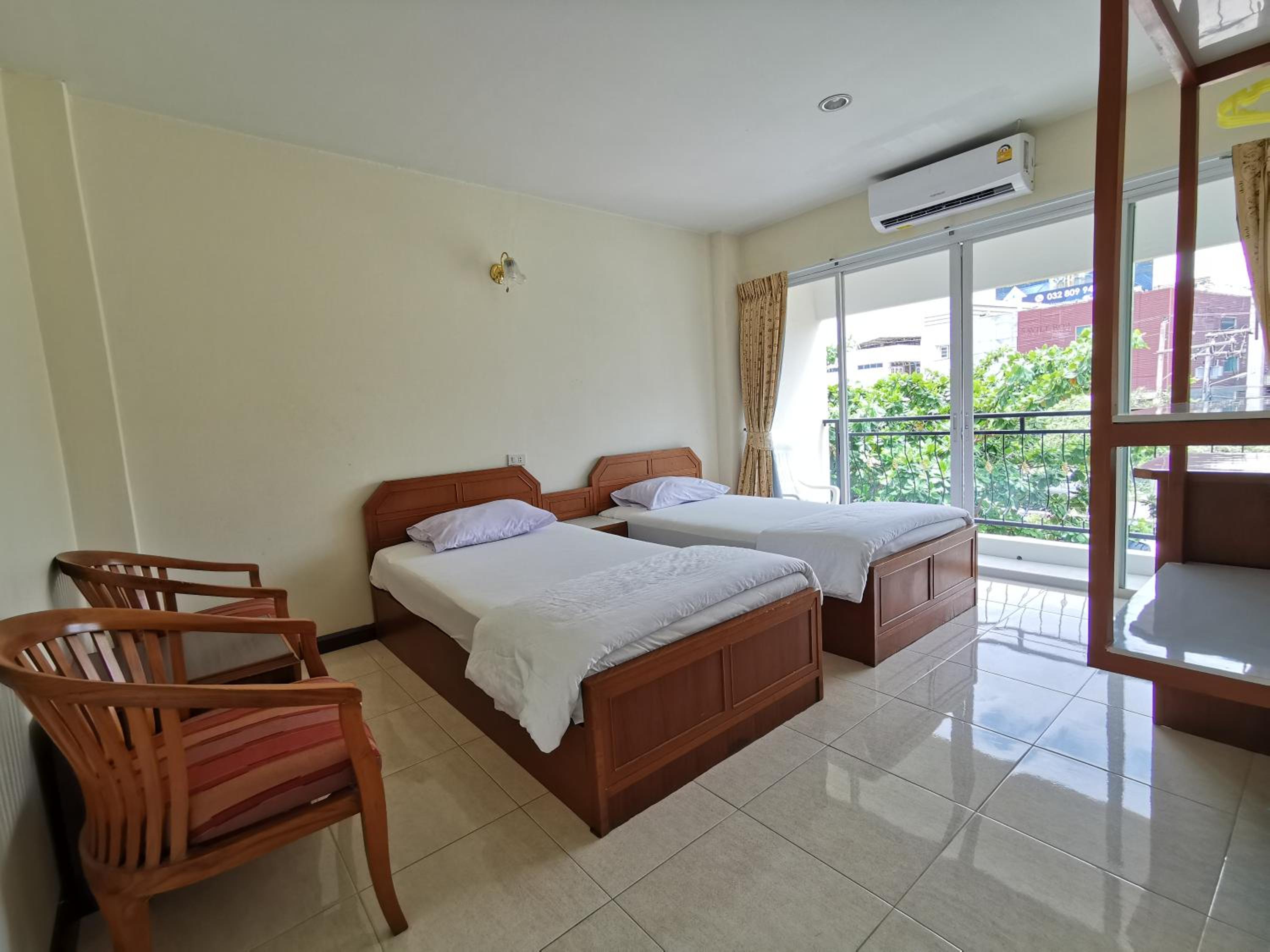 Standard Twin Room - Photo 12