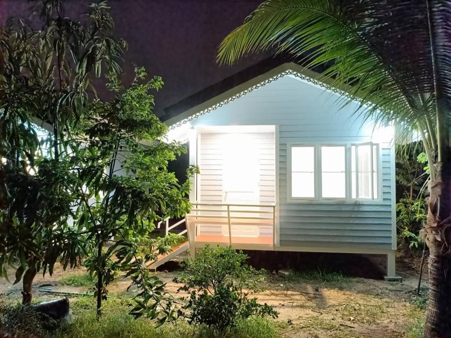 Cottage with Garden View - Photo 4
