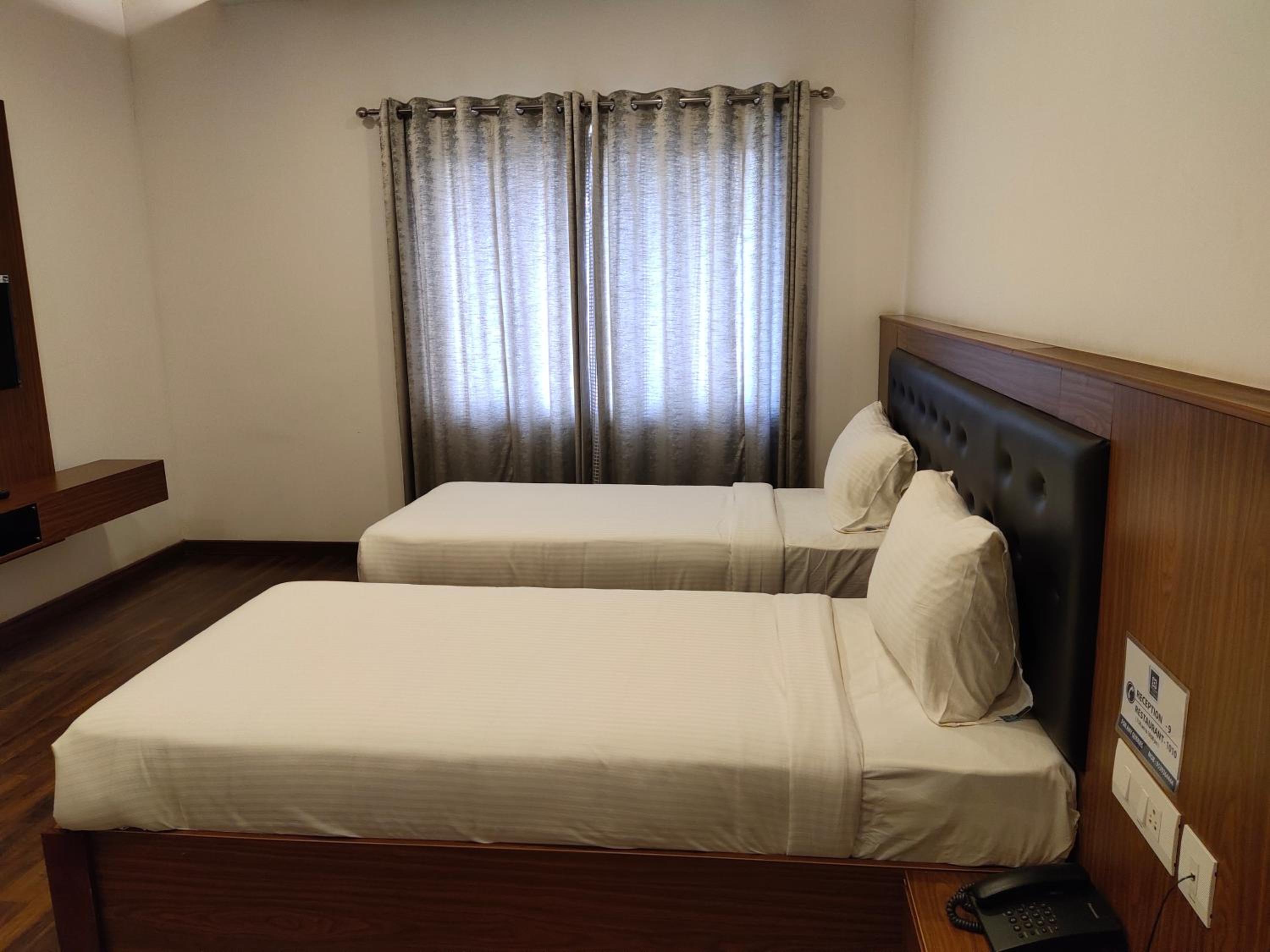 Deluxe Double Room - Photo 14