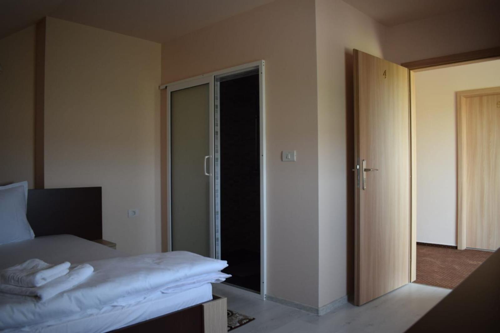 Double Room with Private Bathroom photo 1