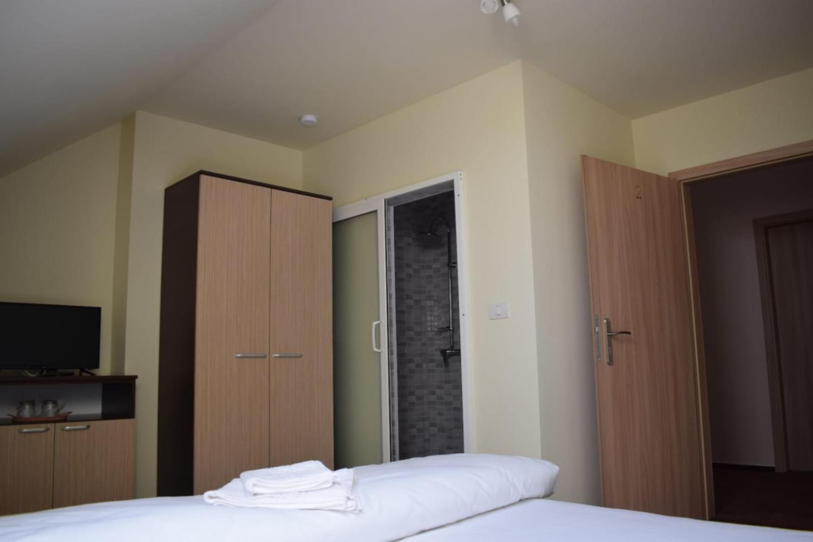 Double Room with Private Bathroom photo 3