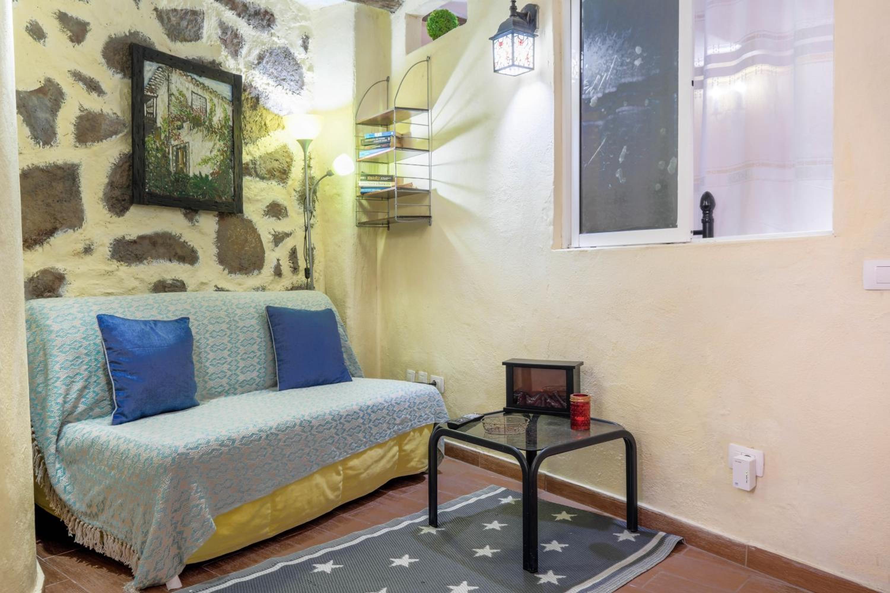 One-Bedroom House - Photo 7