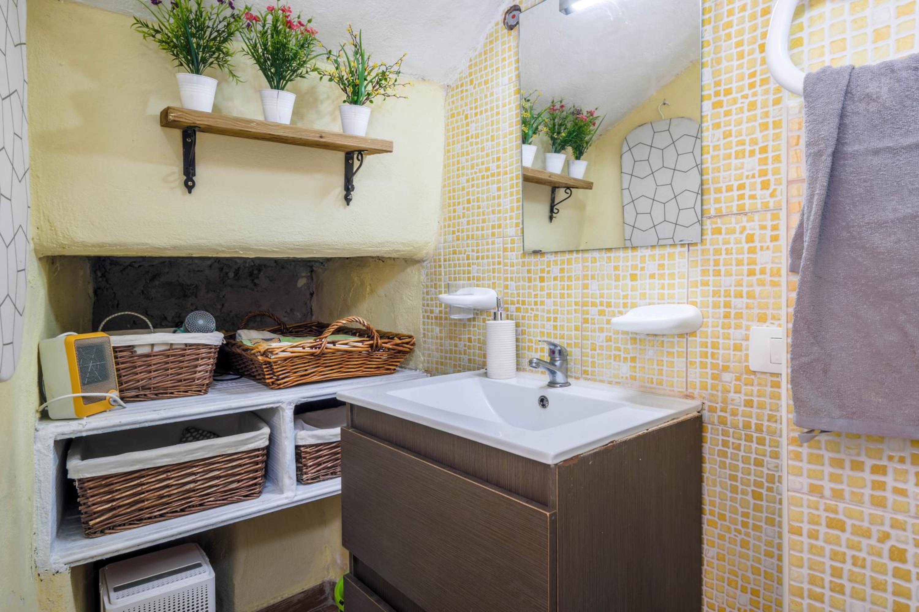 One-Bedroom House - Photo 3