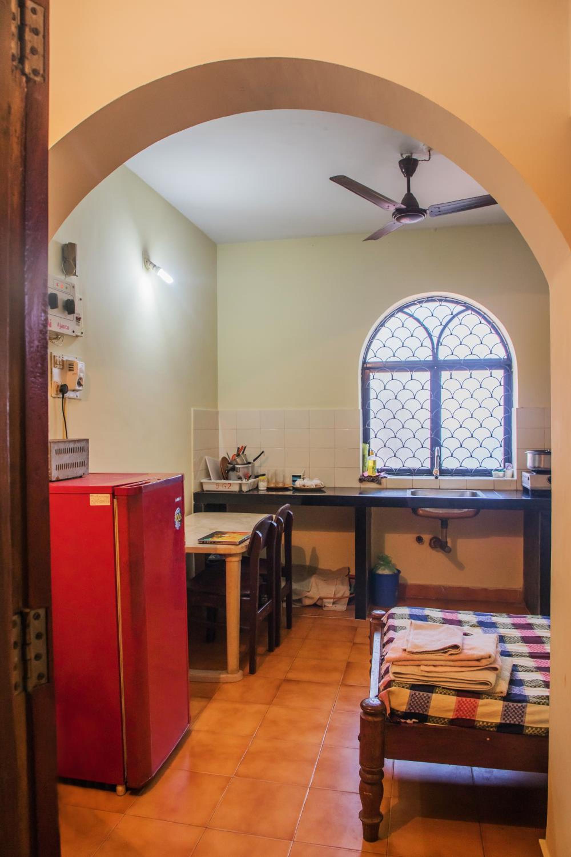 Three-Bedroom Apartment with Balcony photo 3