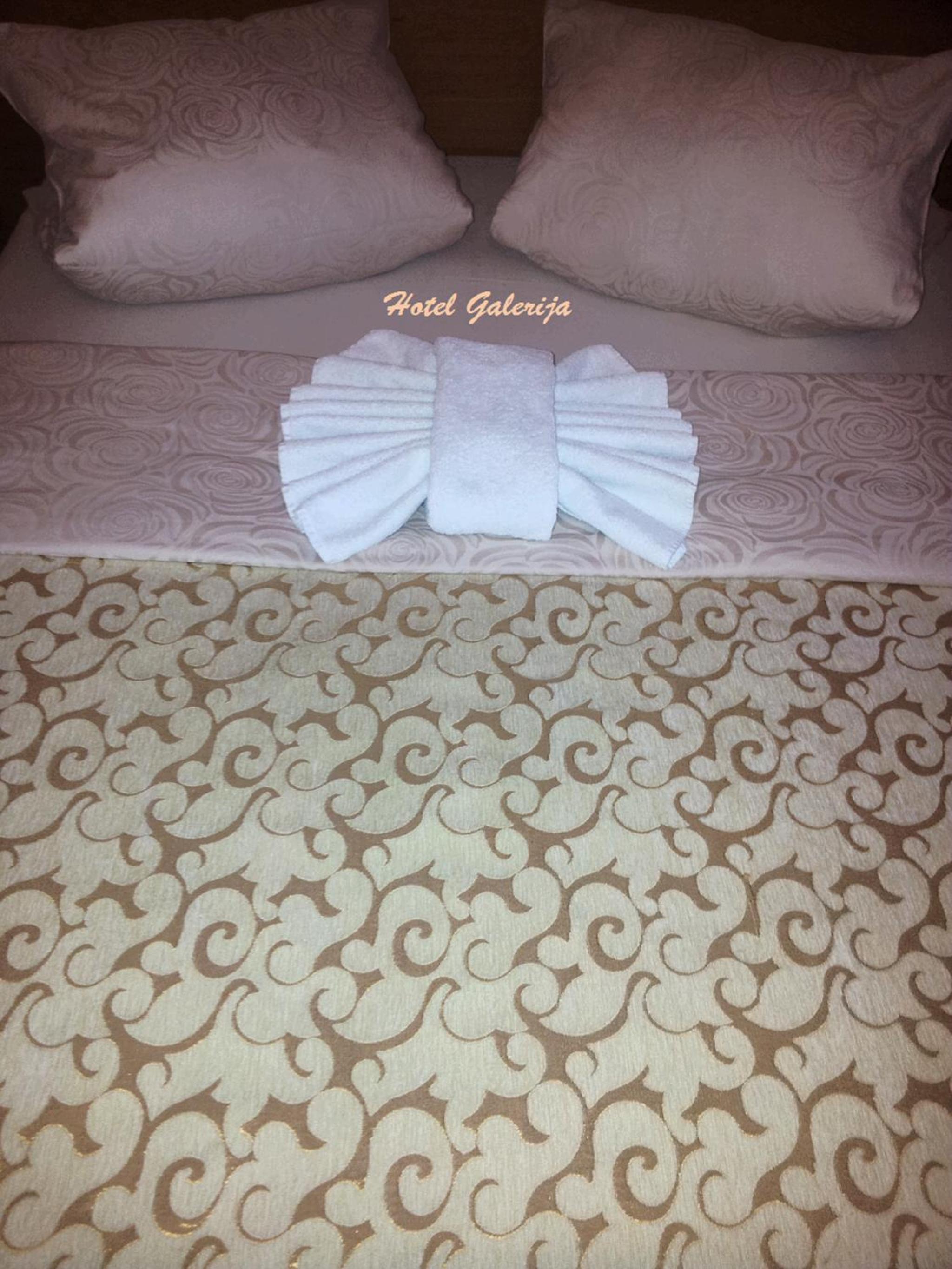 Twin Room - Photo 13