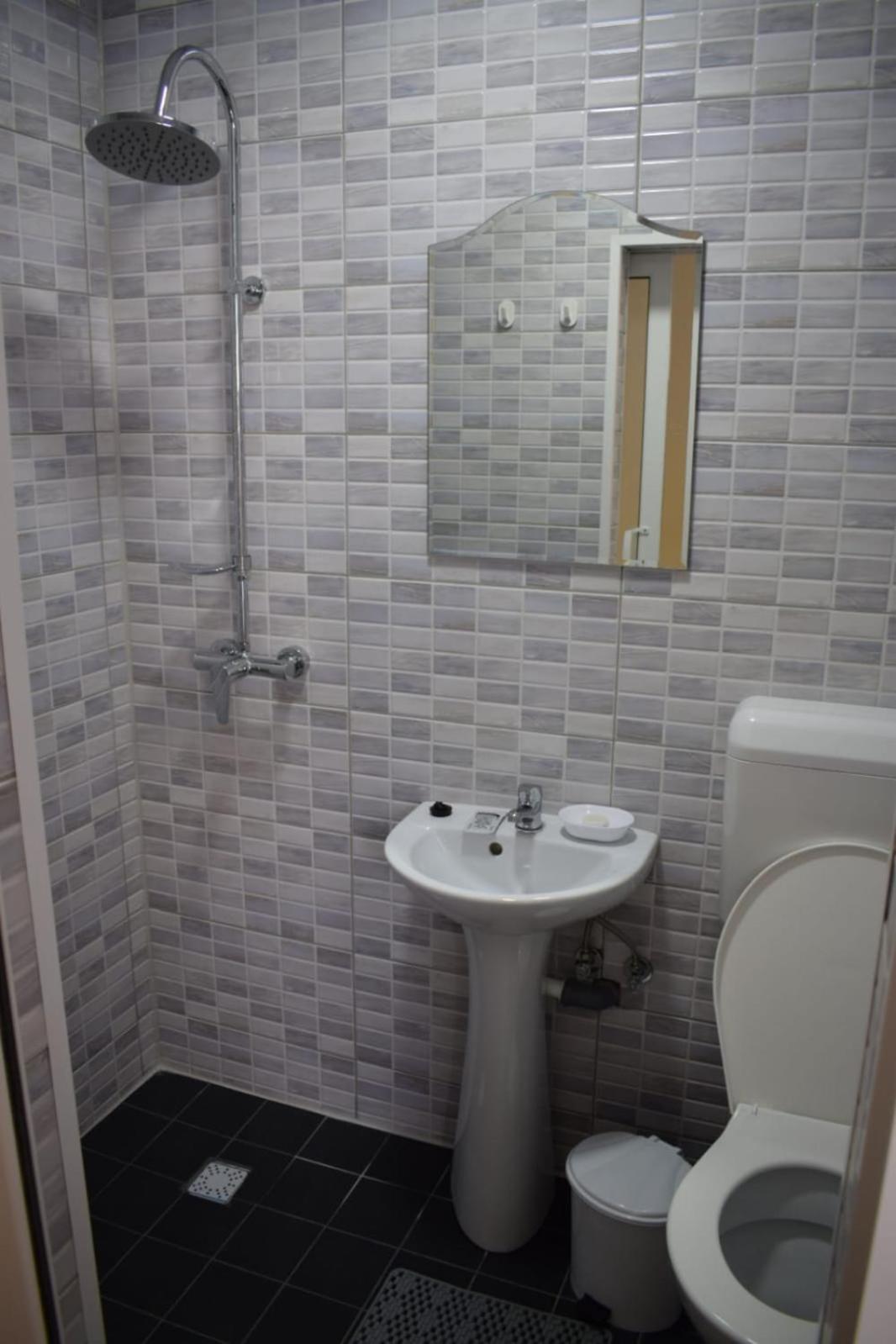 Family Room with Private Bathroom photo 3