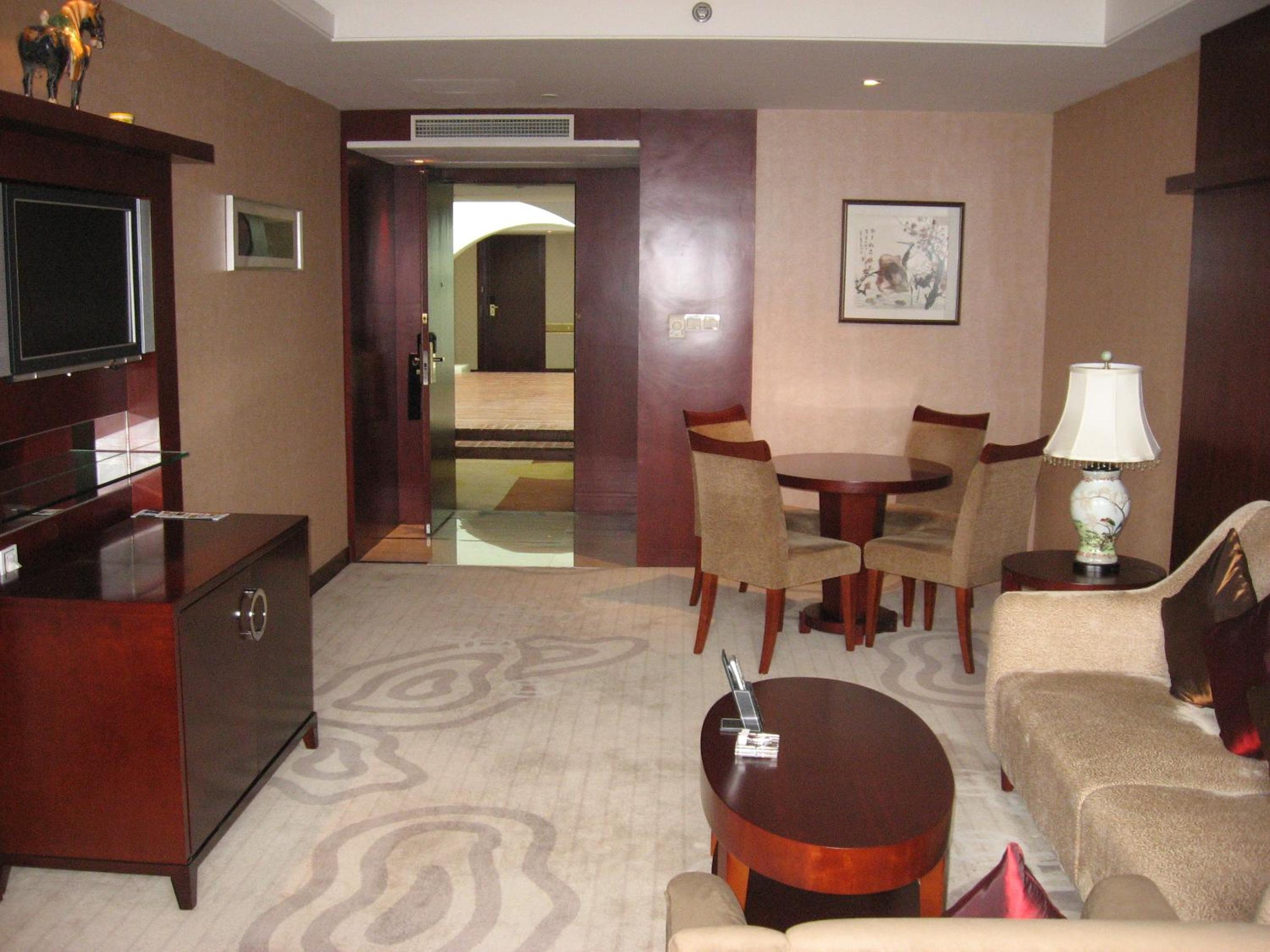 Executive Suite 1 King Nonsmoking - Photo 3
