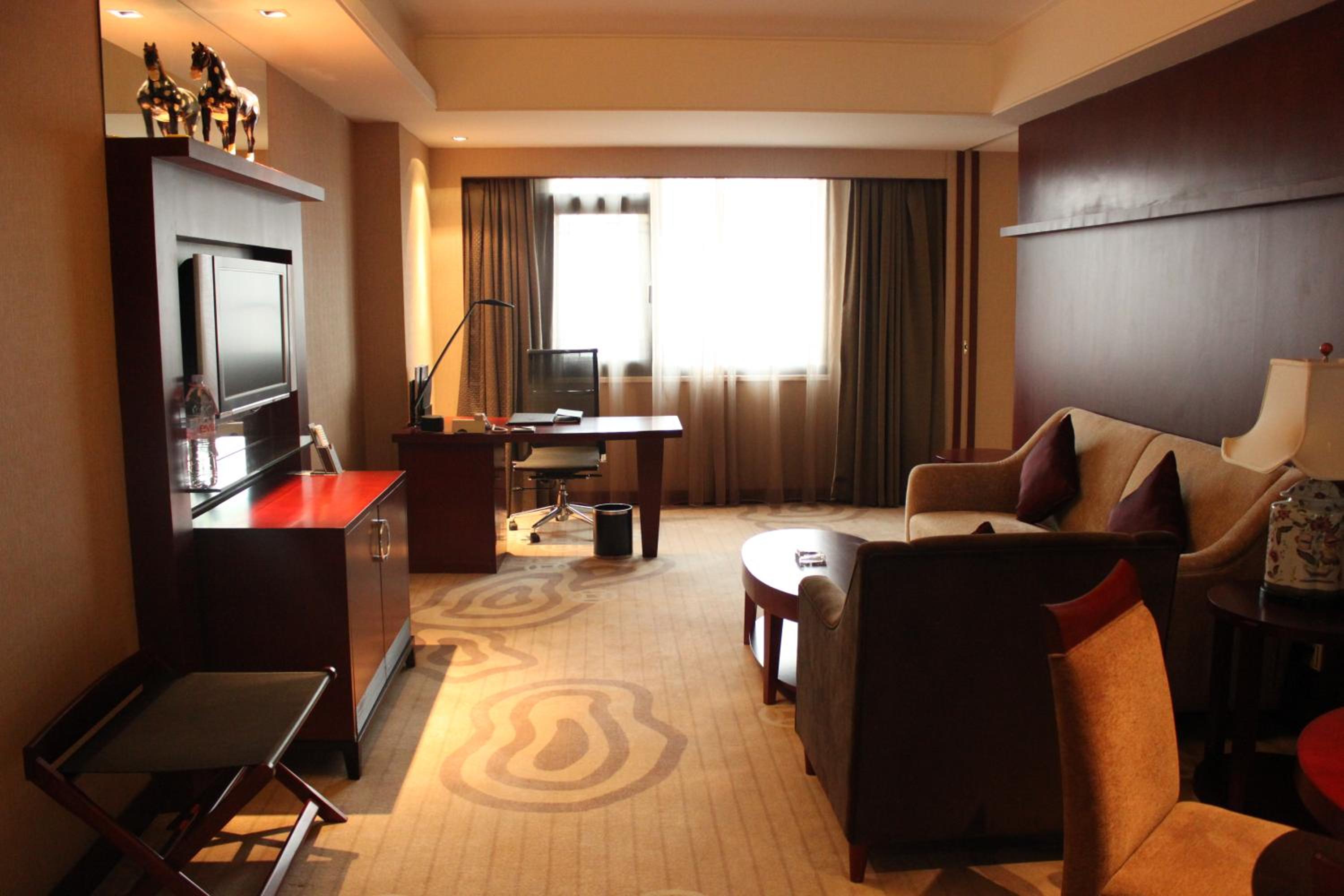 Executive Suite 1 King Nonsmoking - Photo 4