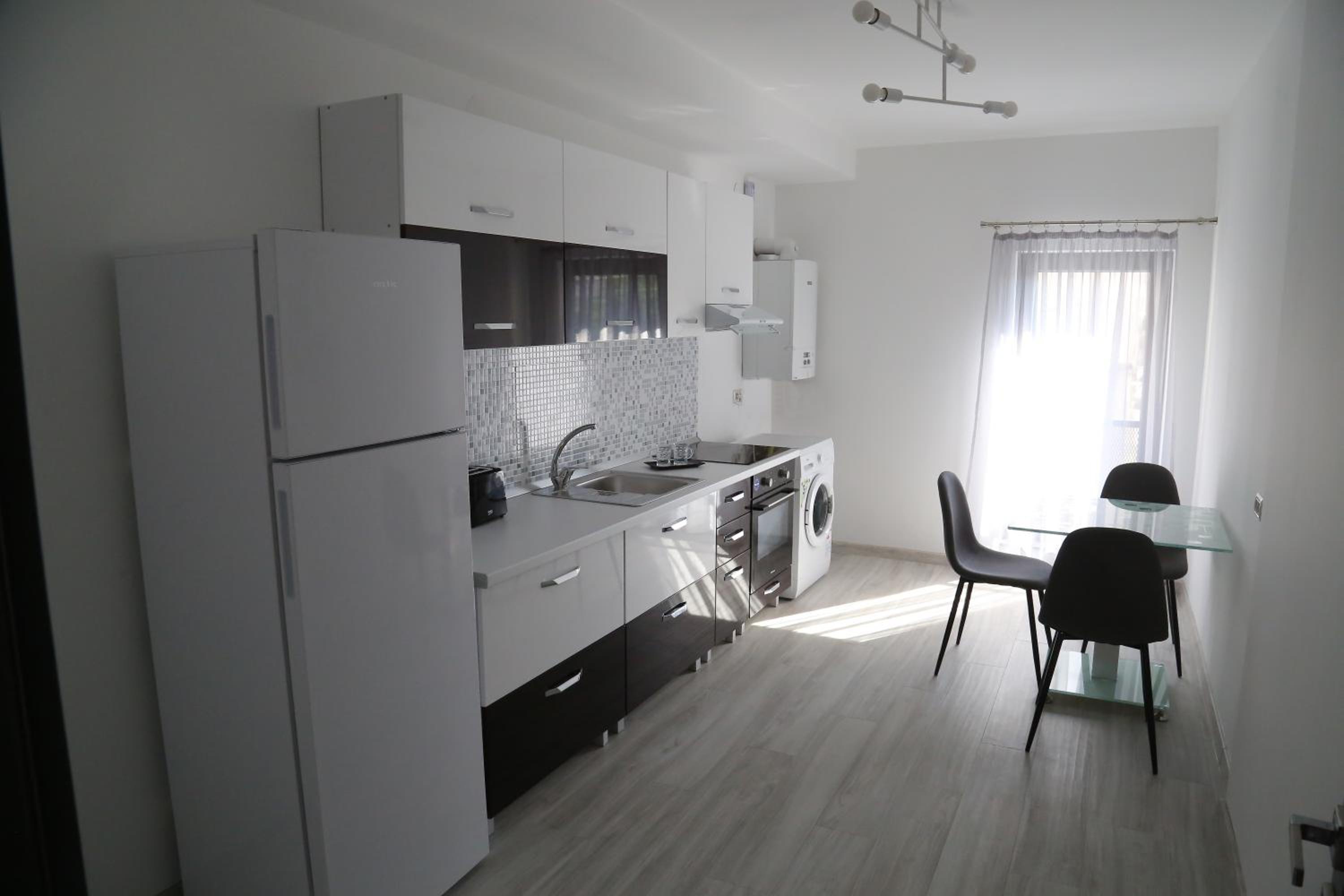 One-Bedroom Apartment - Photo 3