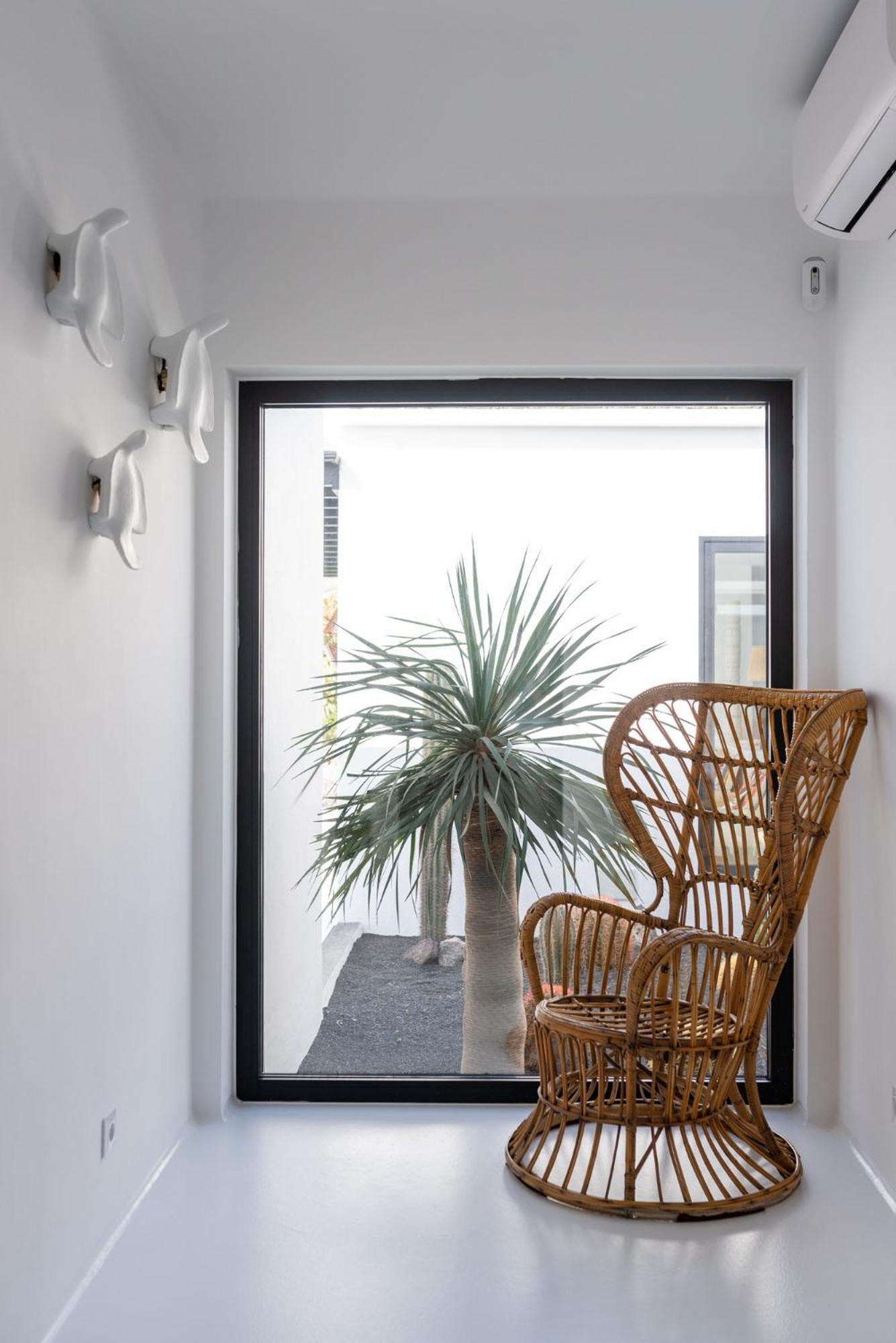Villa with Sea View - Photo 1