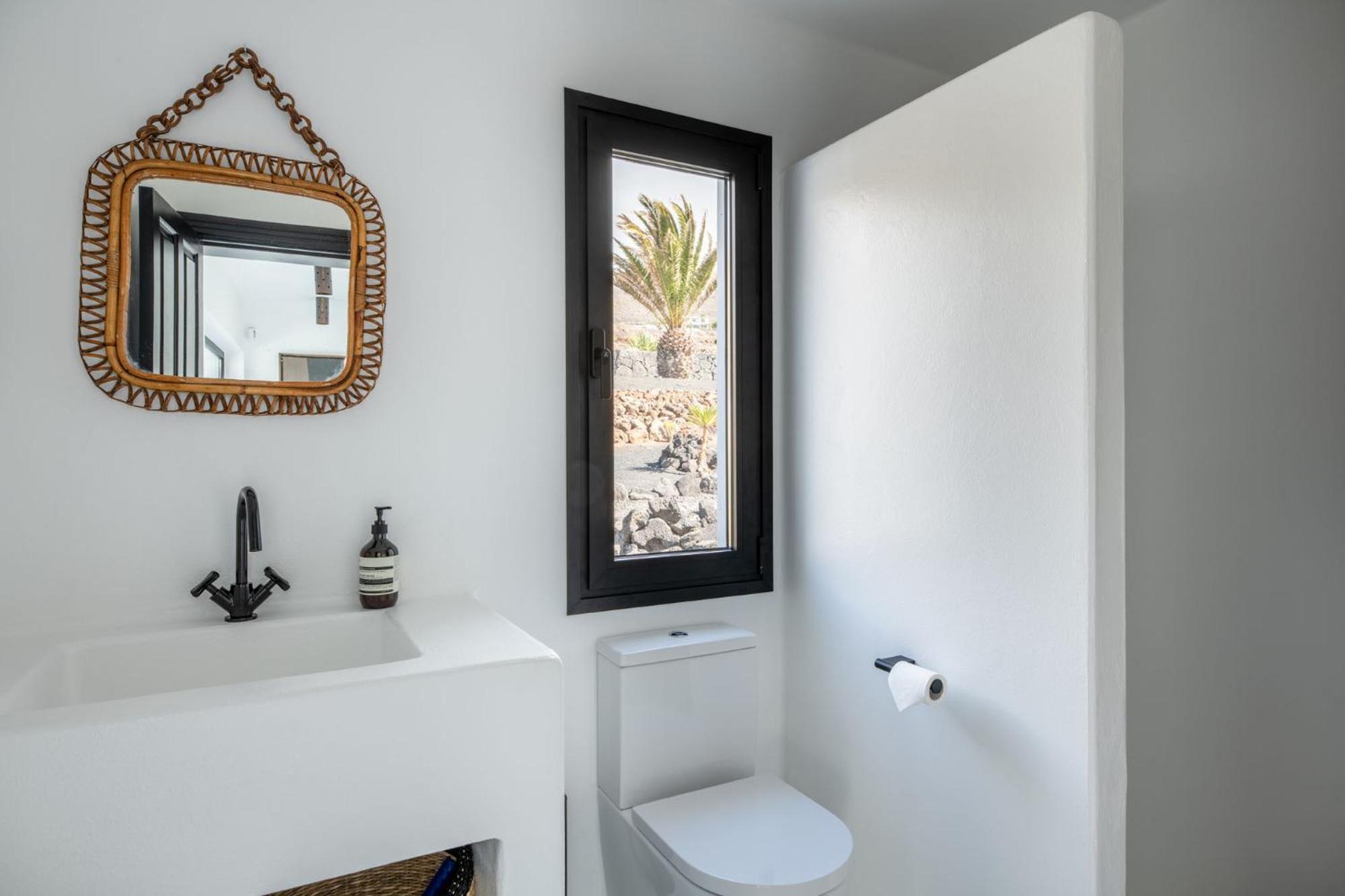 Villa with Sea View - Photo 32