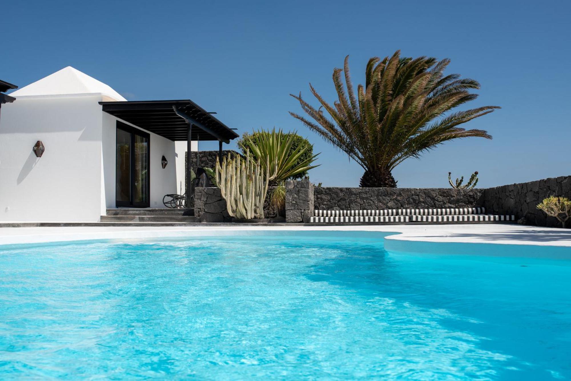 Villa with Sea View - Photo 13