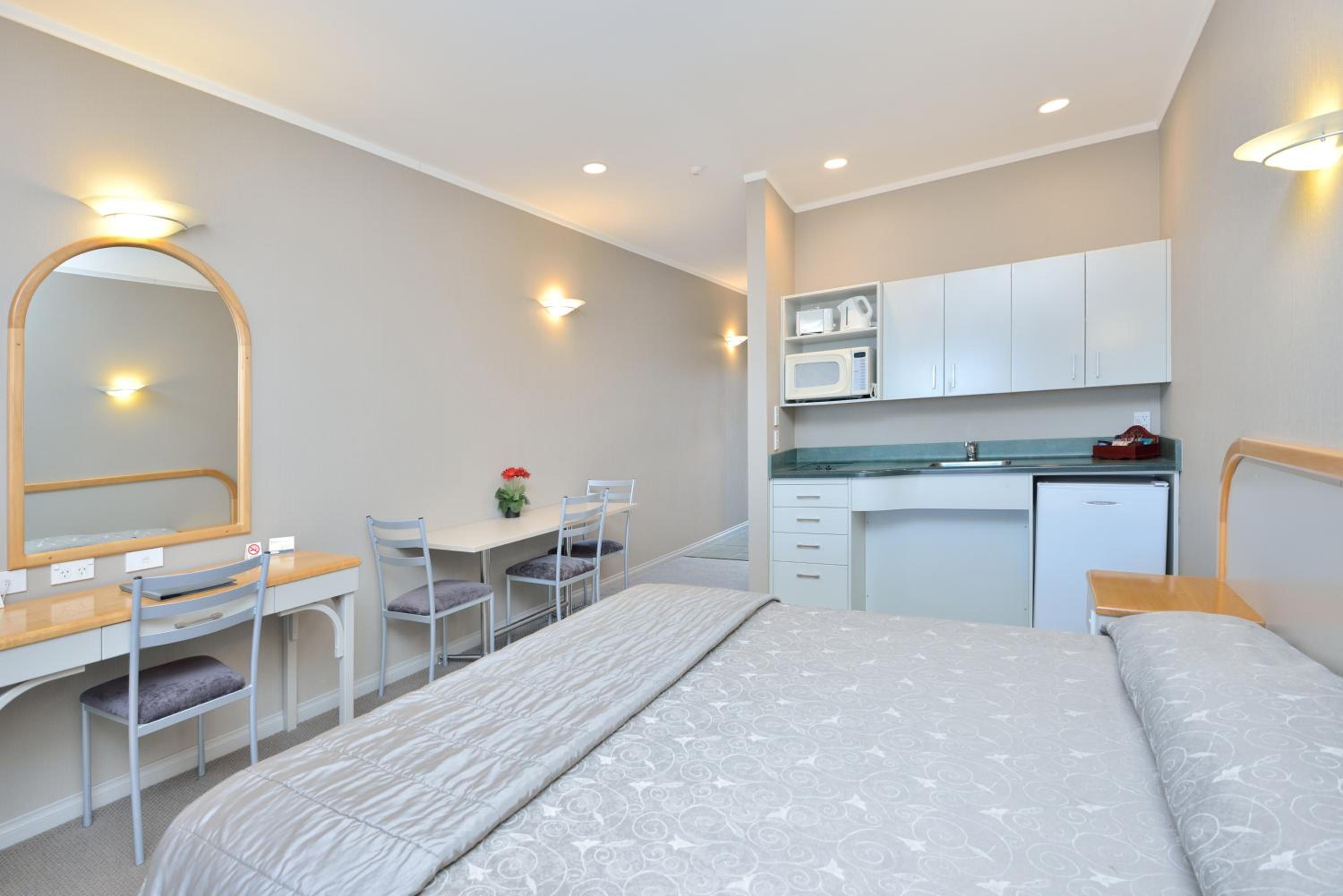One-Bedroom Suite - Disability Access - Photo 6