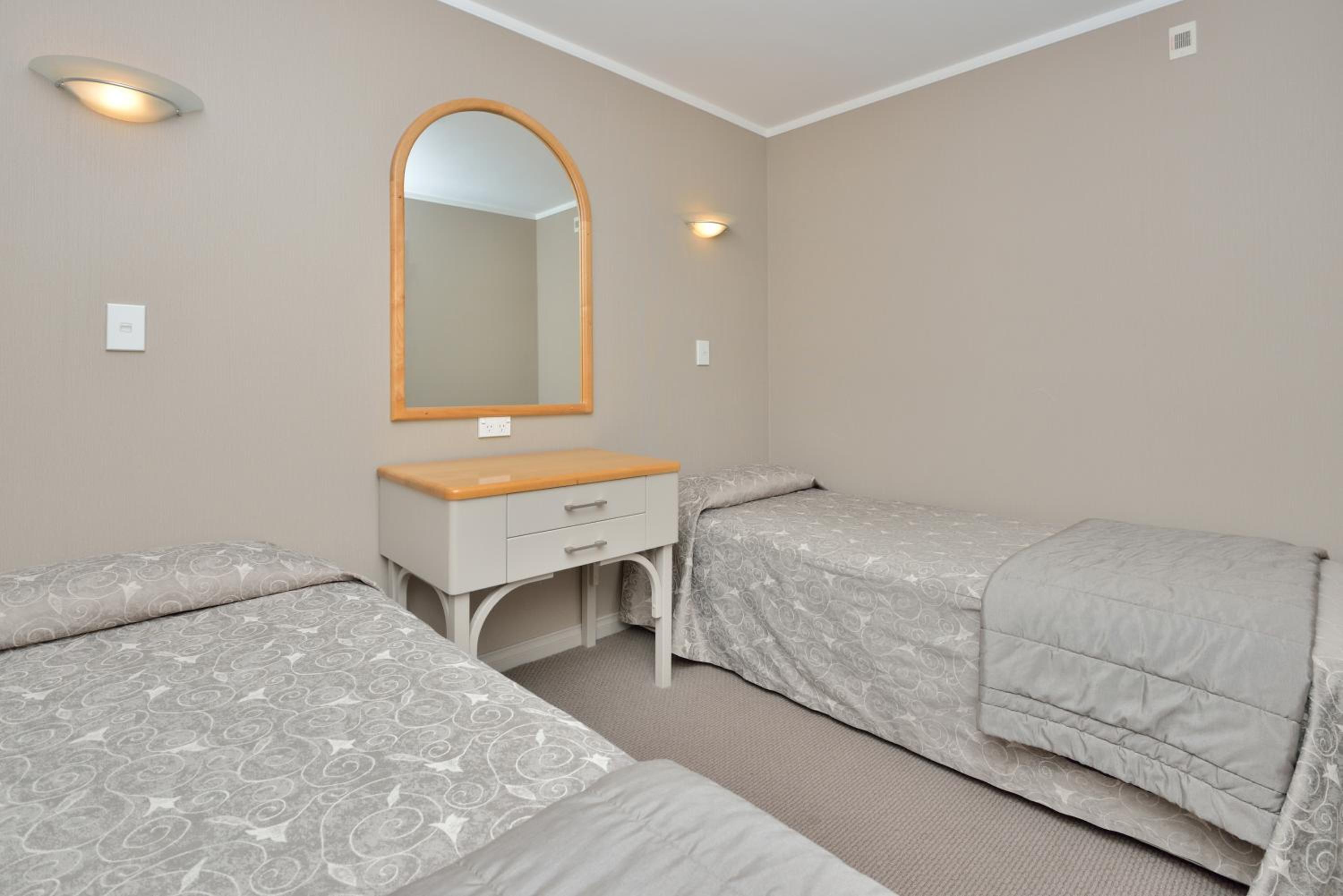 One-Bedroom Suite - Disability Access - Photo 5
