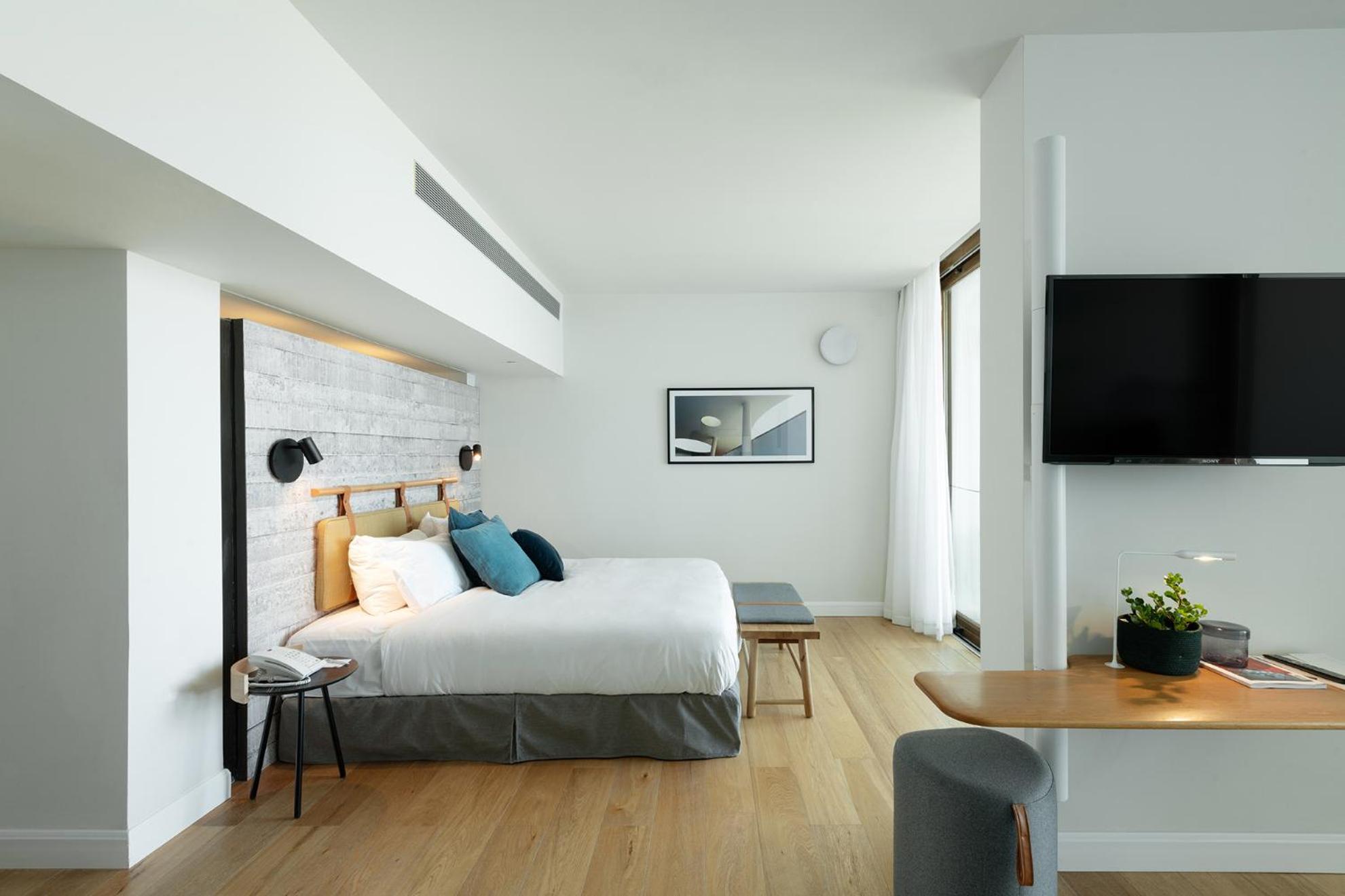Deluxe Double Room with Sea View and Balcony