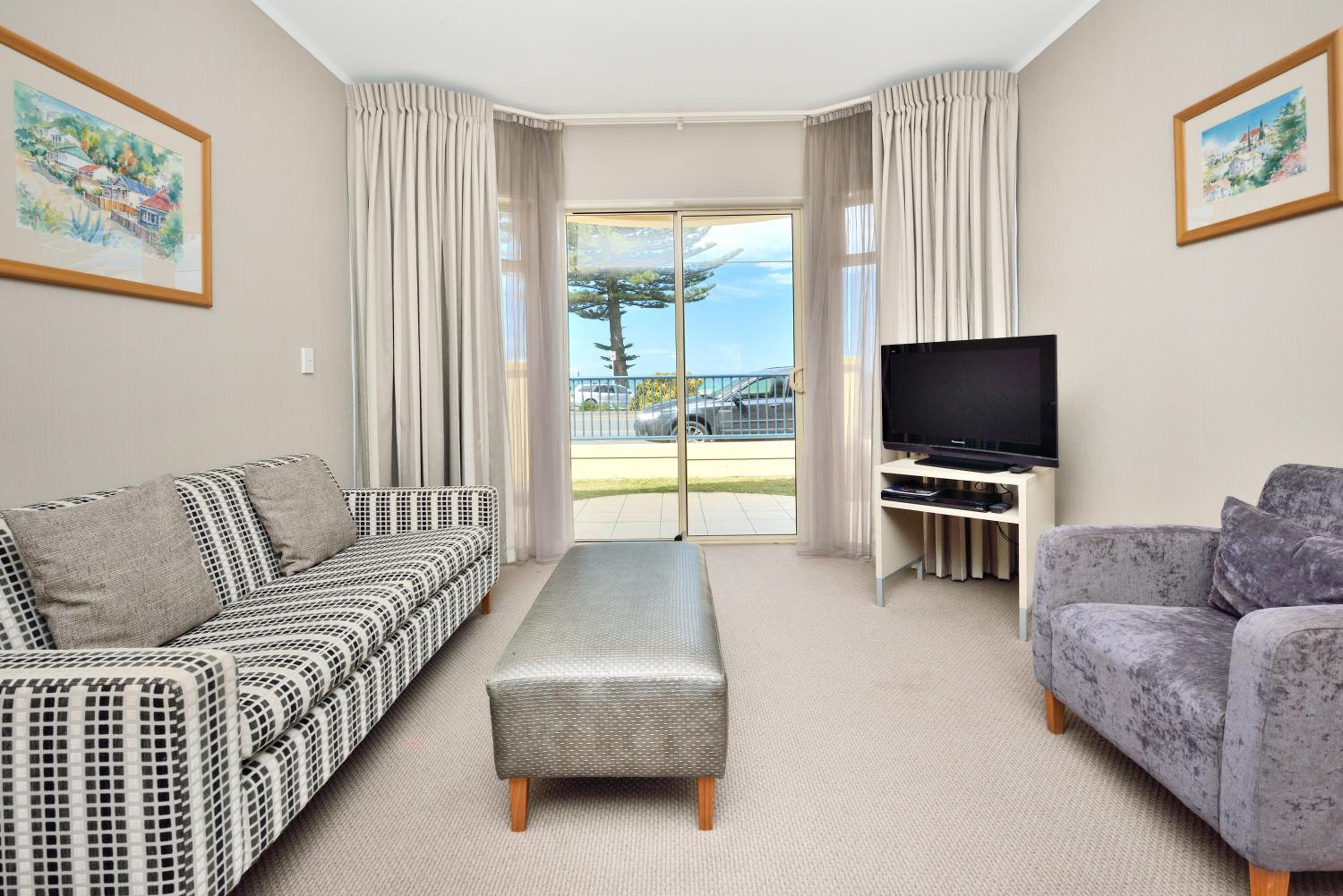 One-Bedroom Suite - Disability Access - Photo 2