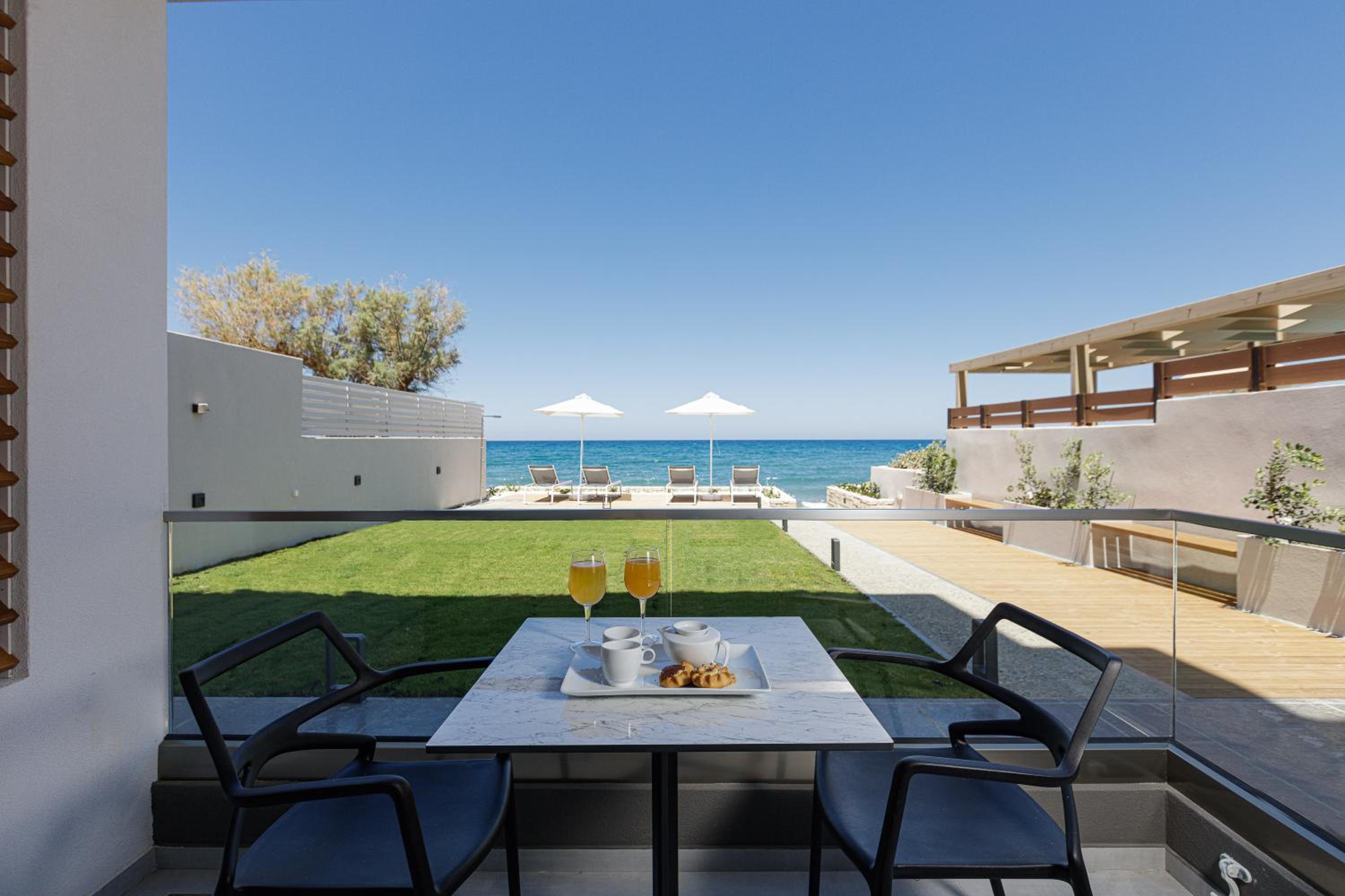 Superior Suite Split Level with Sea View thumbnail 6