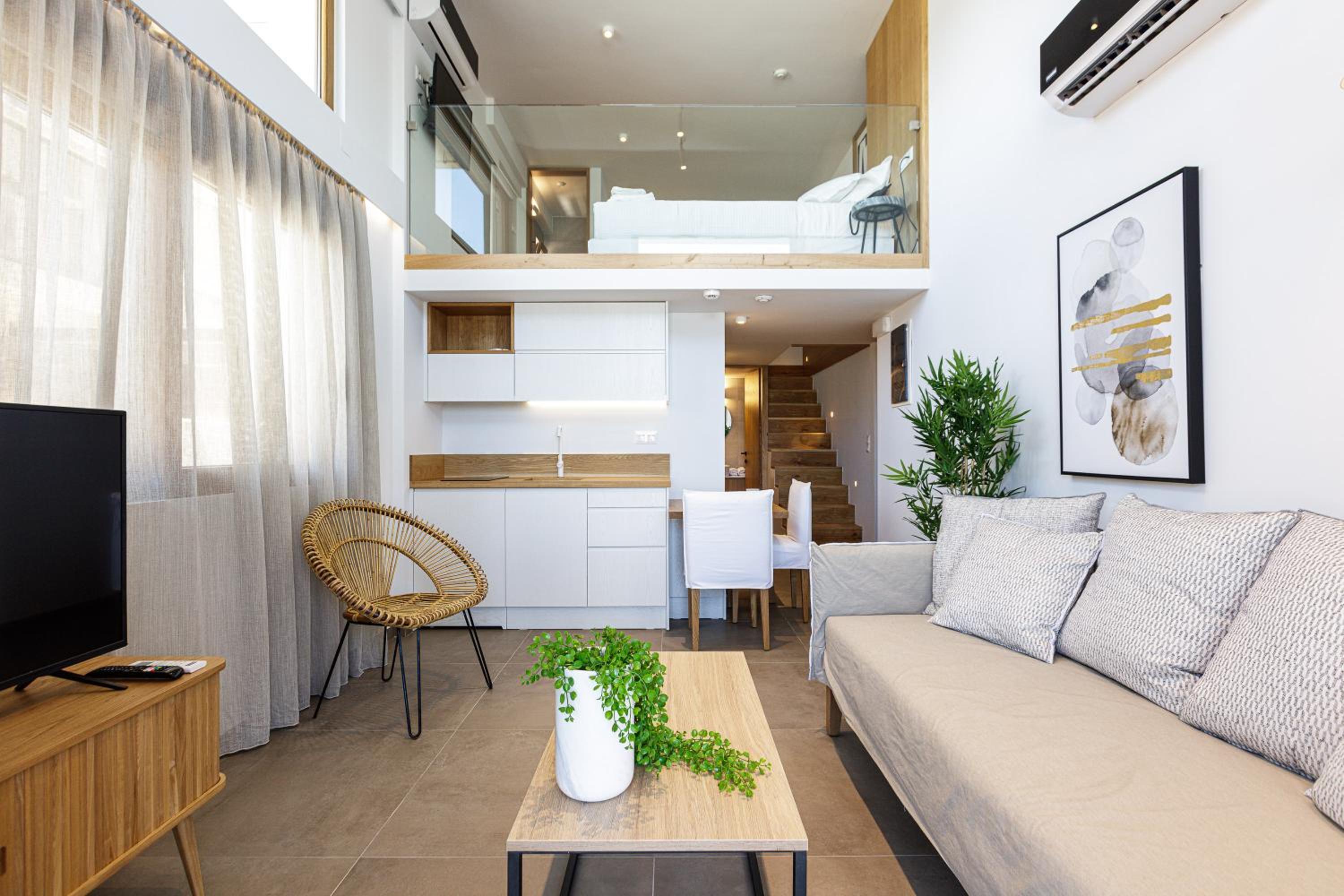 Superior Suite Split Level with Sea View thumbnail 5