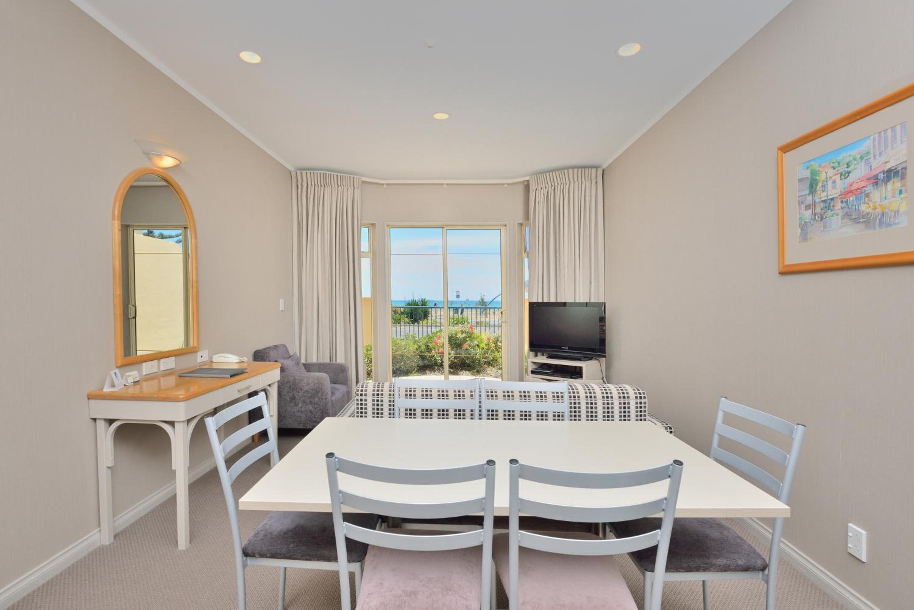 Two-Bedroom Suite with Spa Tub - Ground Floor - Photo 2