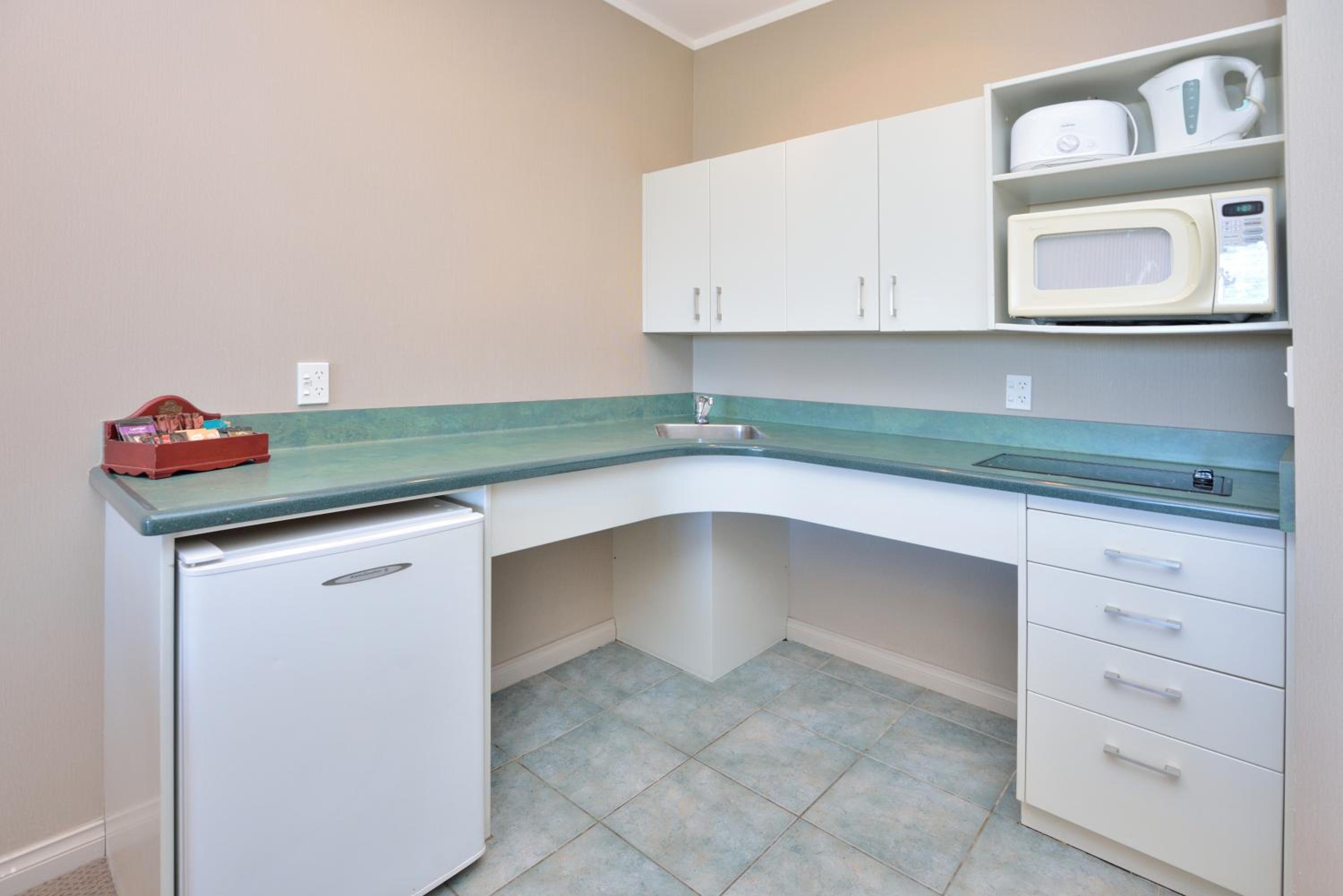 Two-Bedroom Suite with Spa Tub - Ground Floor - Photo 4