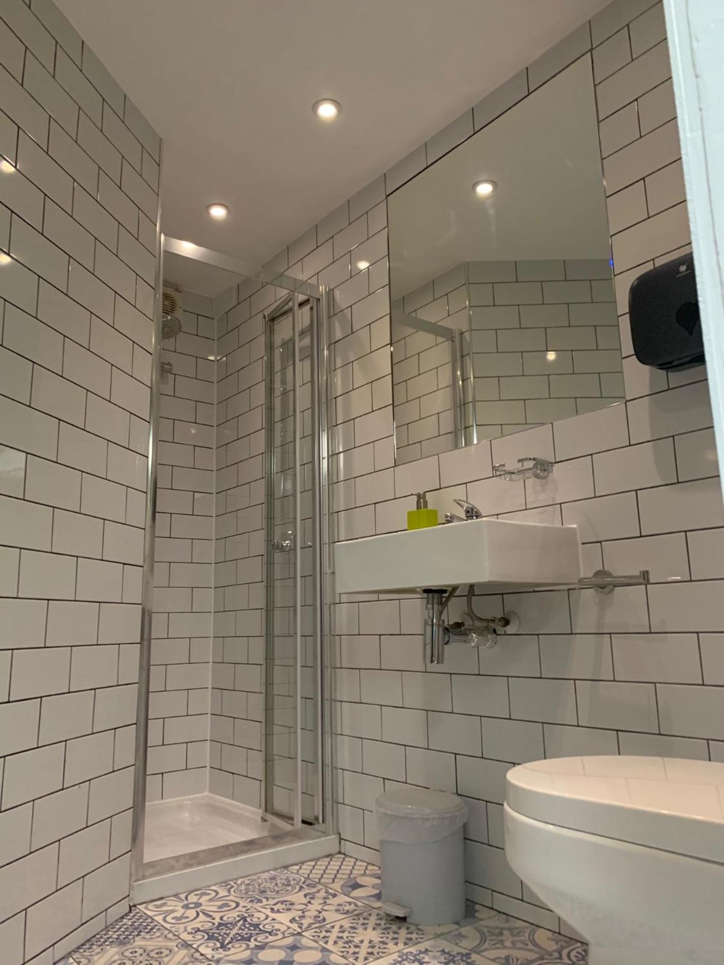 Twin Room with Shared Bathroom photo 2