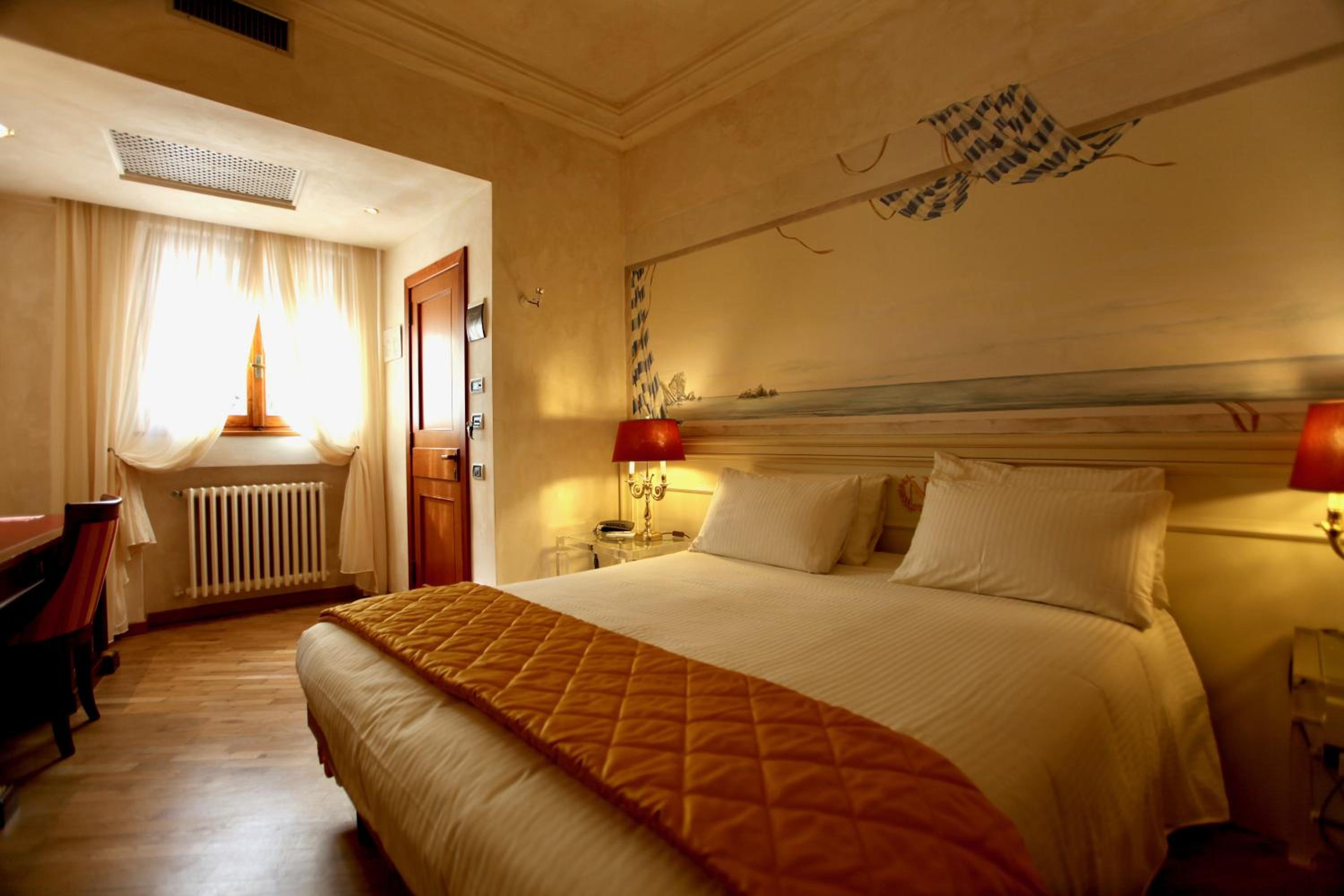Classic Double Room - Photo 5