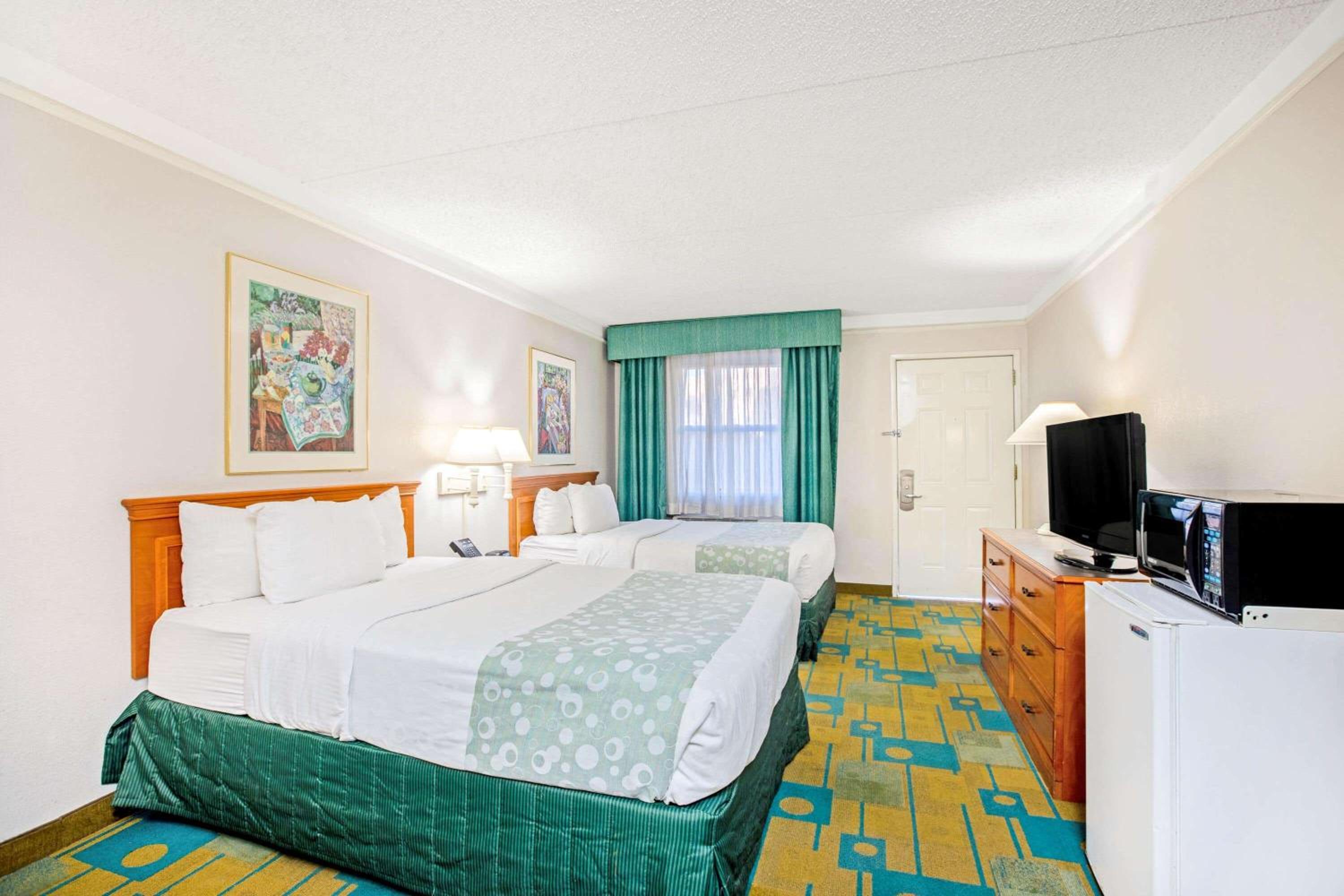 Deluxe Double Room with Two Double Beds - Photo 2