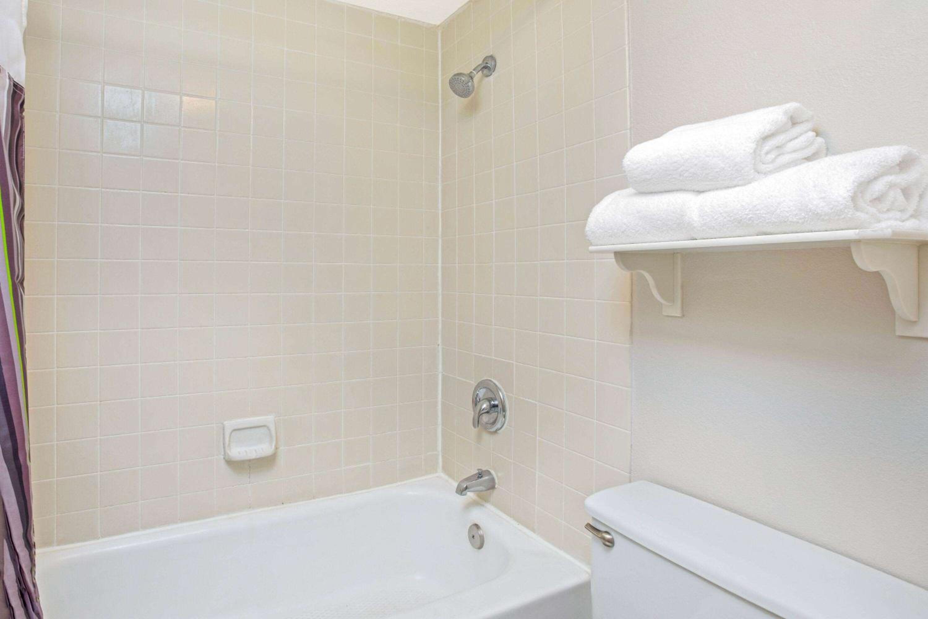 Deluxe King Room - Photo 4