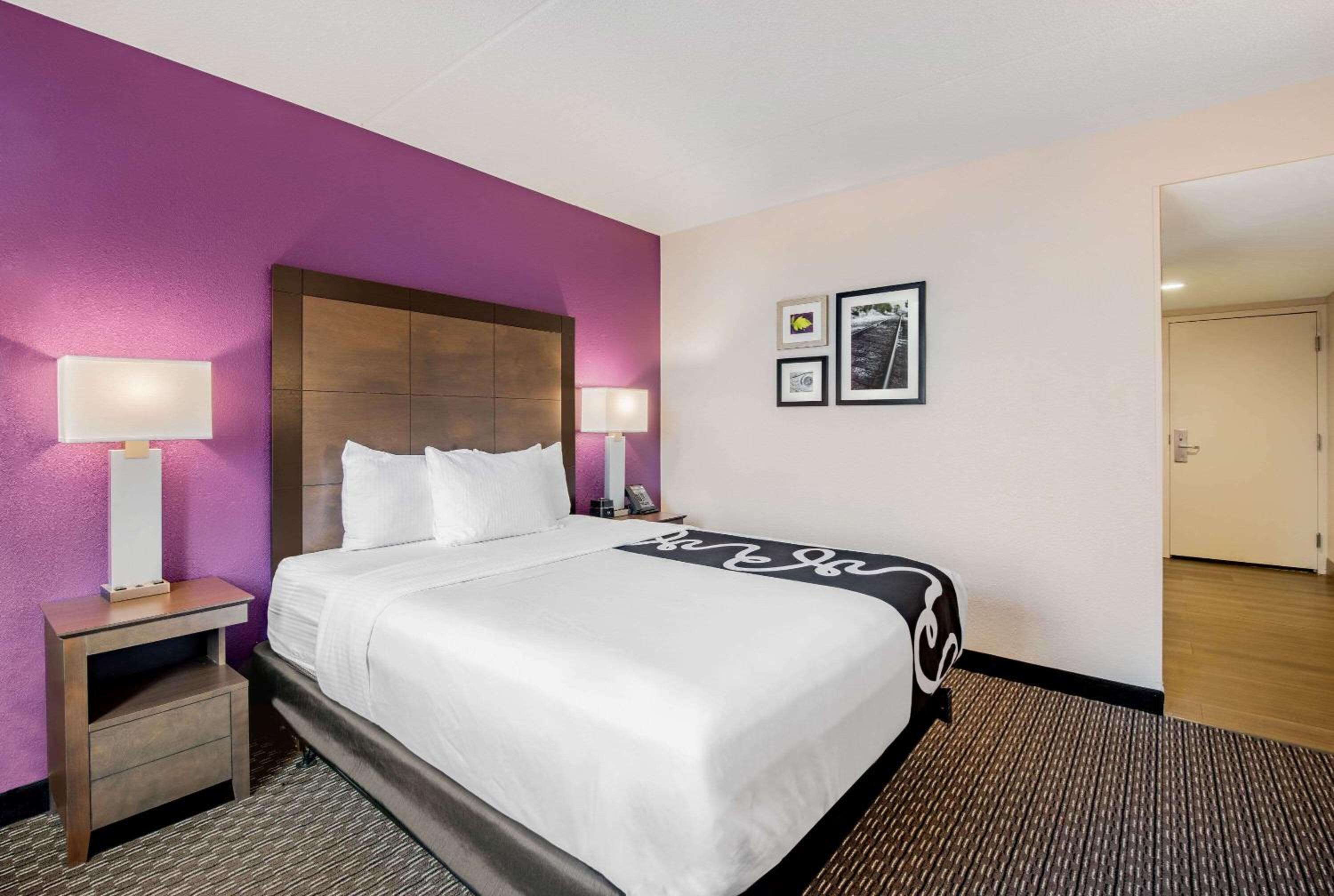 Queen Room - Mobility Accessible/Non-Smoking - Photo 5