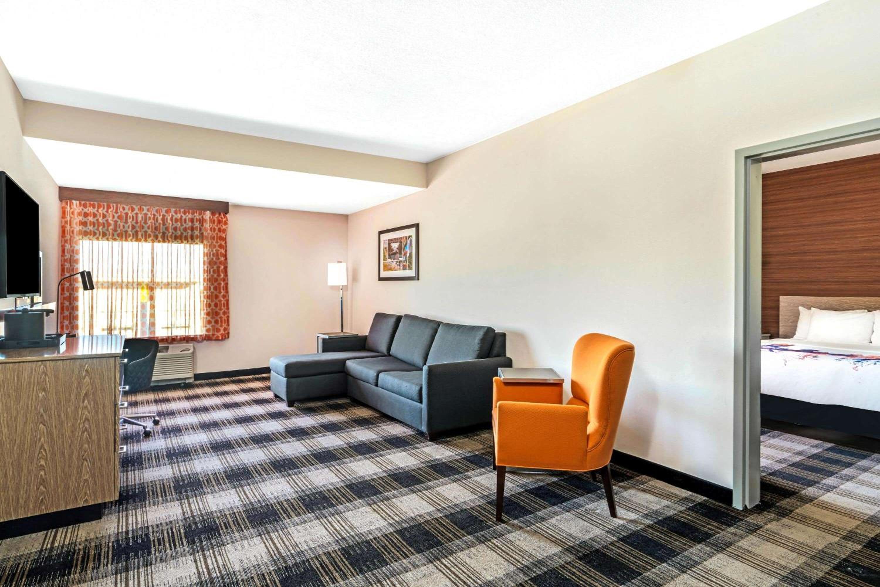 One-Bedroom King Suite - Non-Smoking photo 1