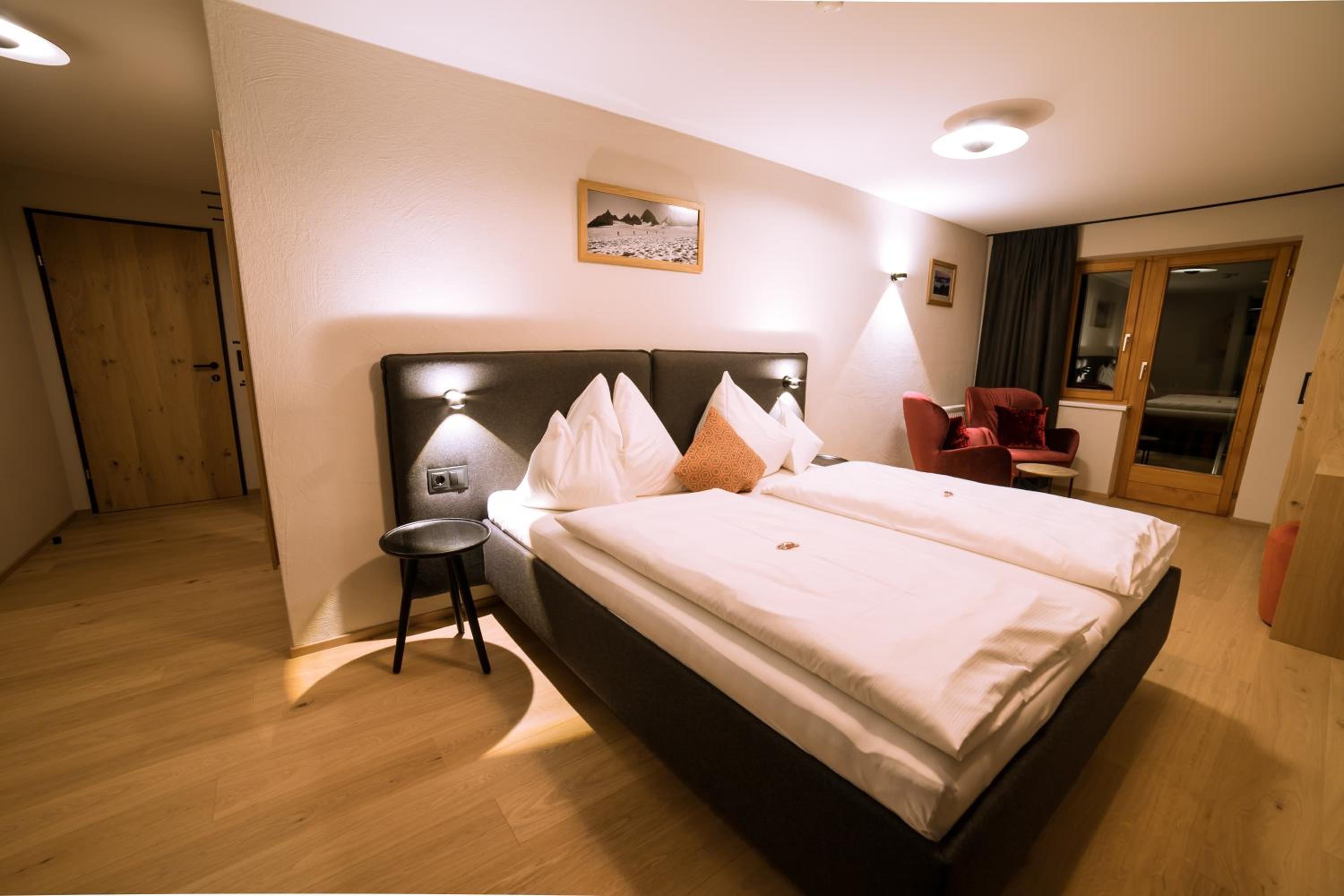 Double Room with Balcony - Photo 5