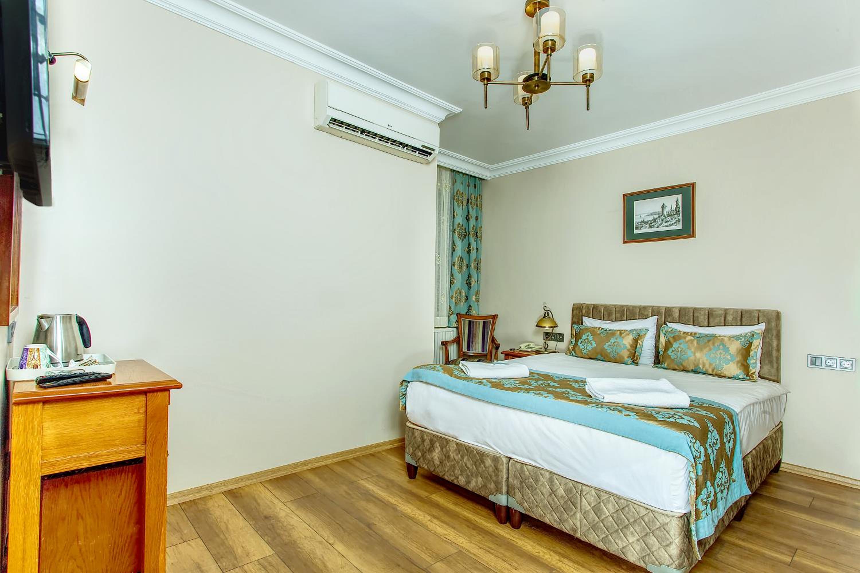 Economic Double Room - No Window photo 1