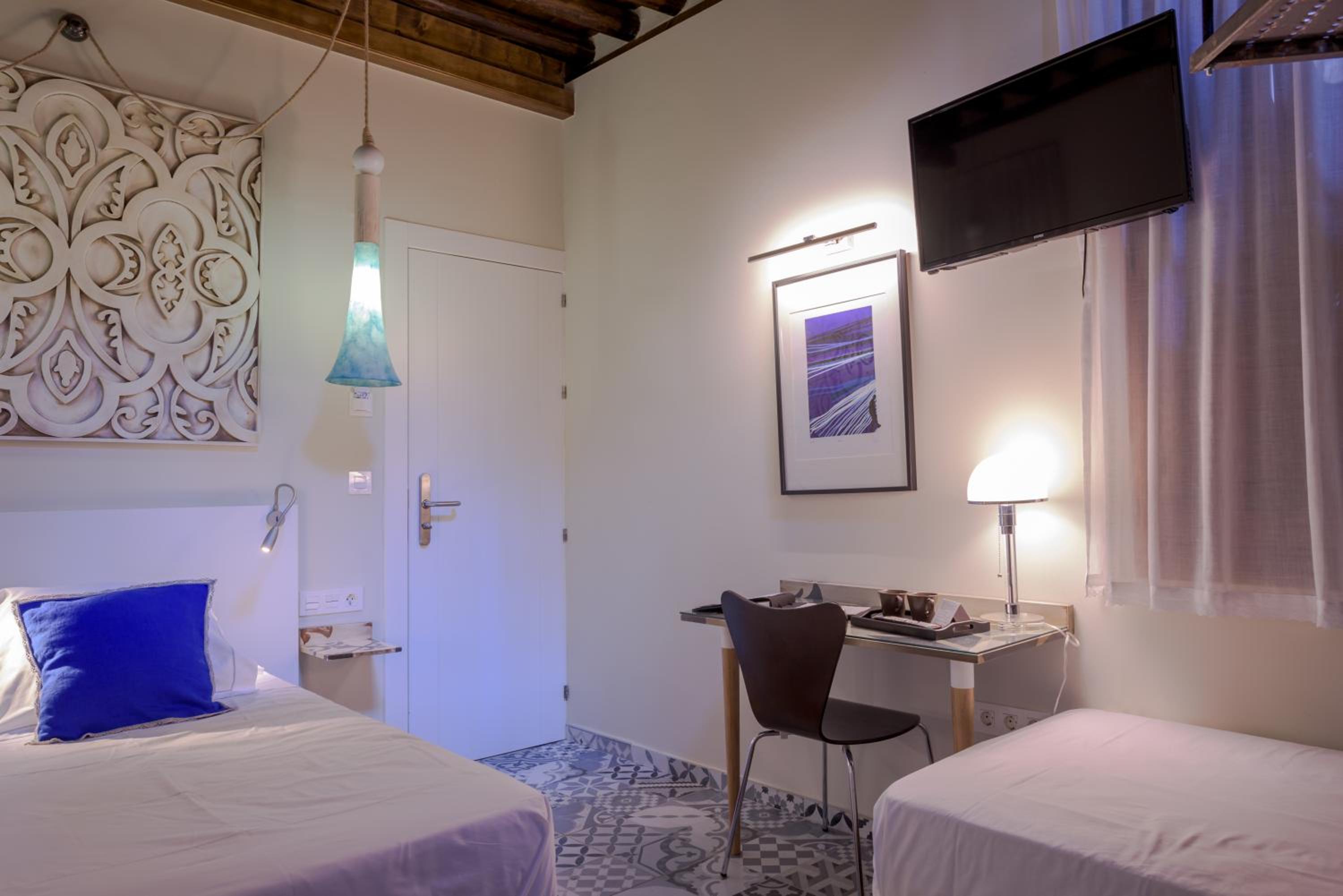 Standard Double Room with 2 single beds