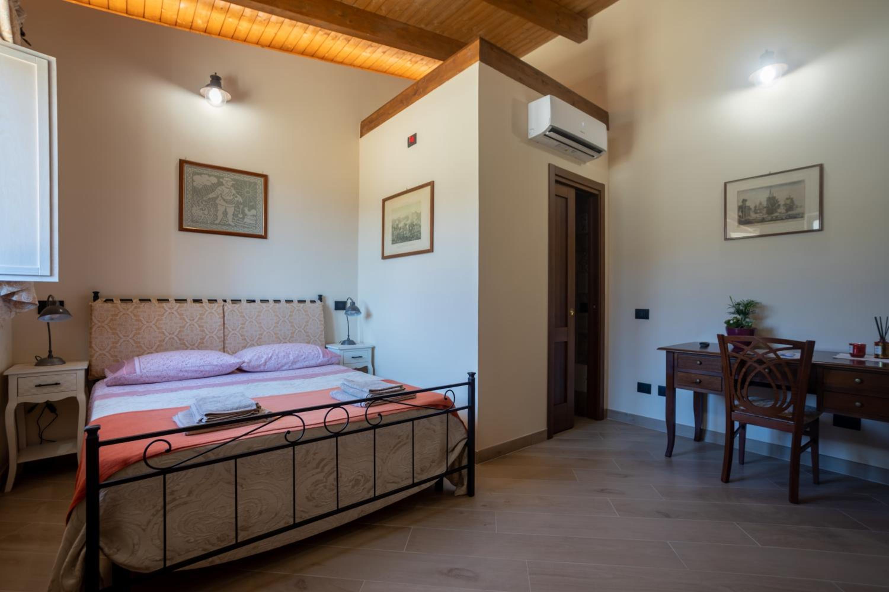 Double Room with Private Bathroom photo 1