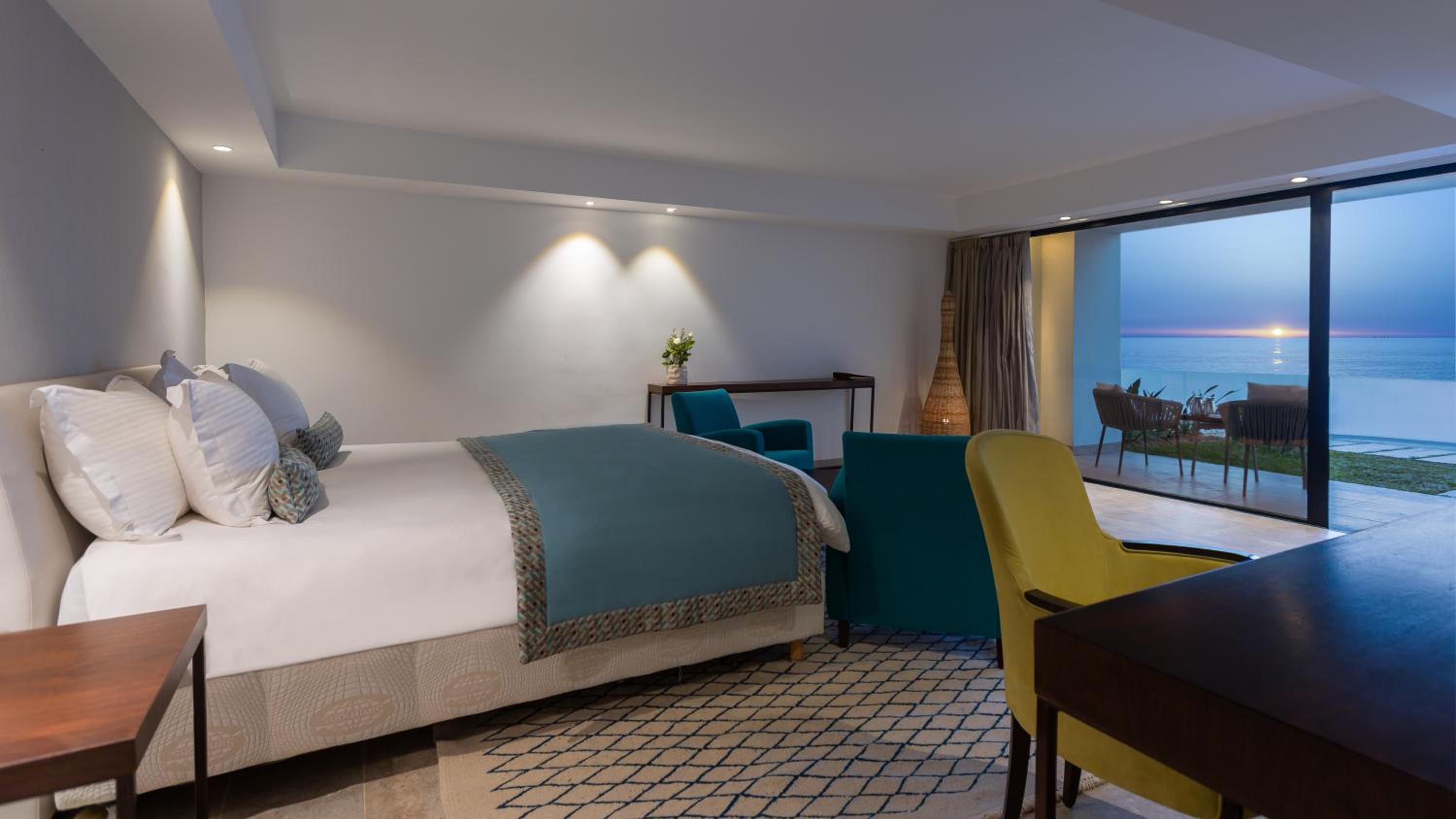 Beachfront Executive King Room - Photo 1