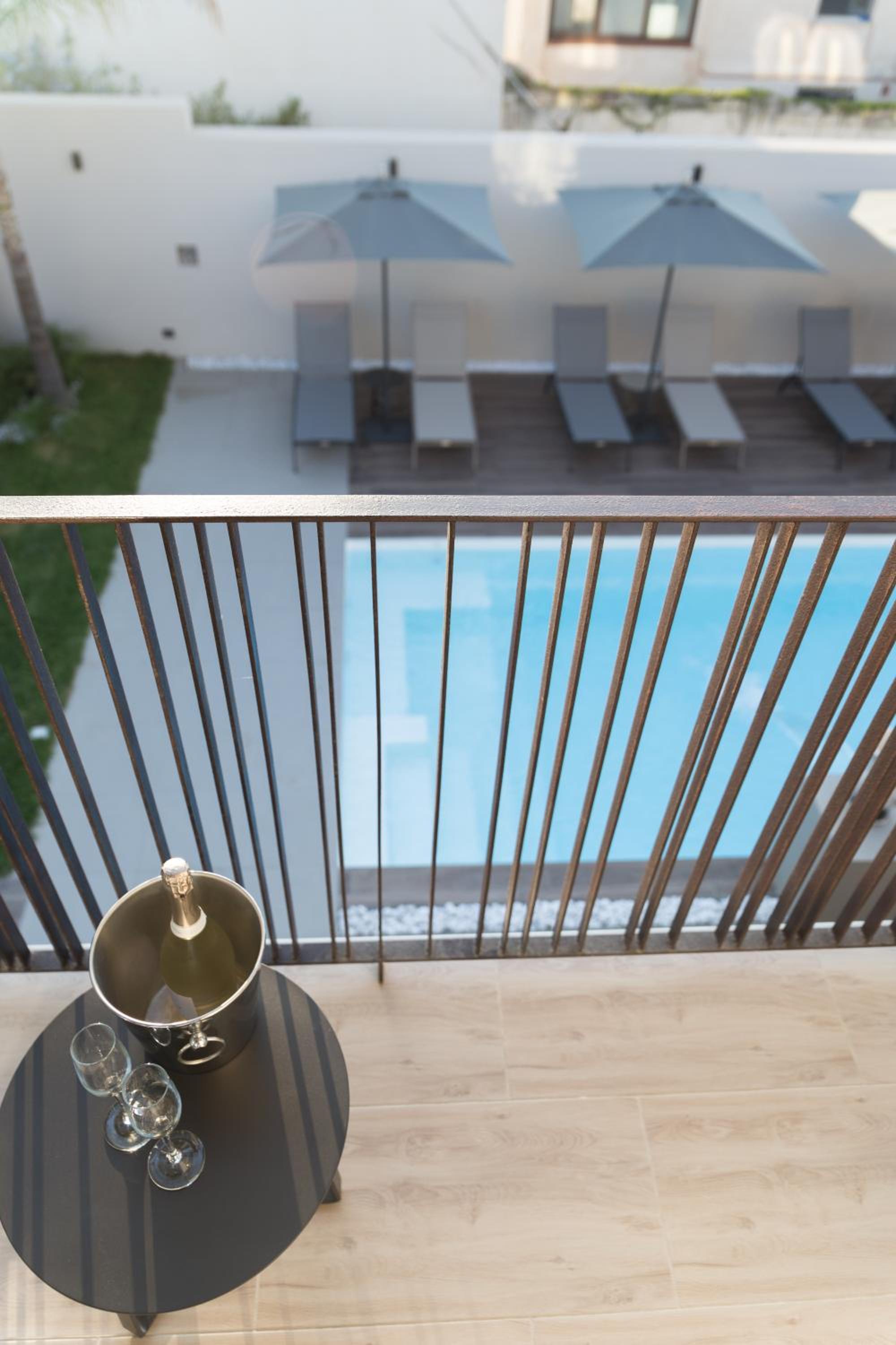 Double or Twin Room with Balcony - Photo 3