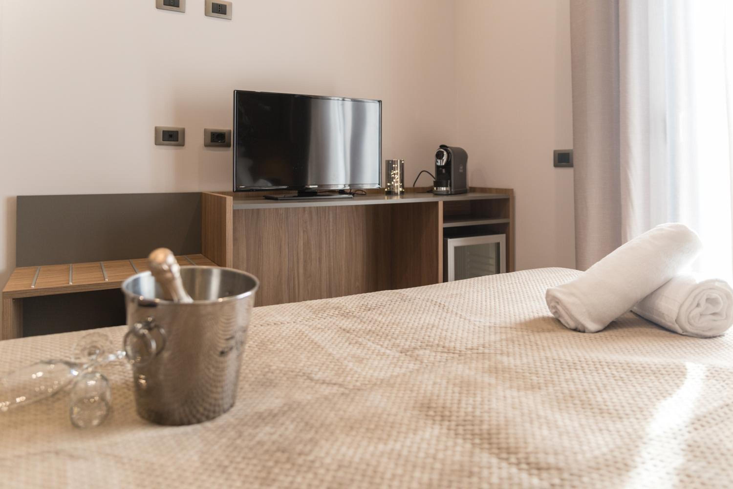 Double or Twin Room - Disability Access - Photo 9