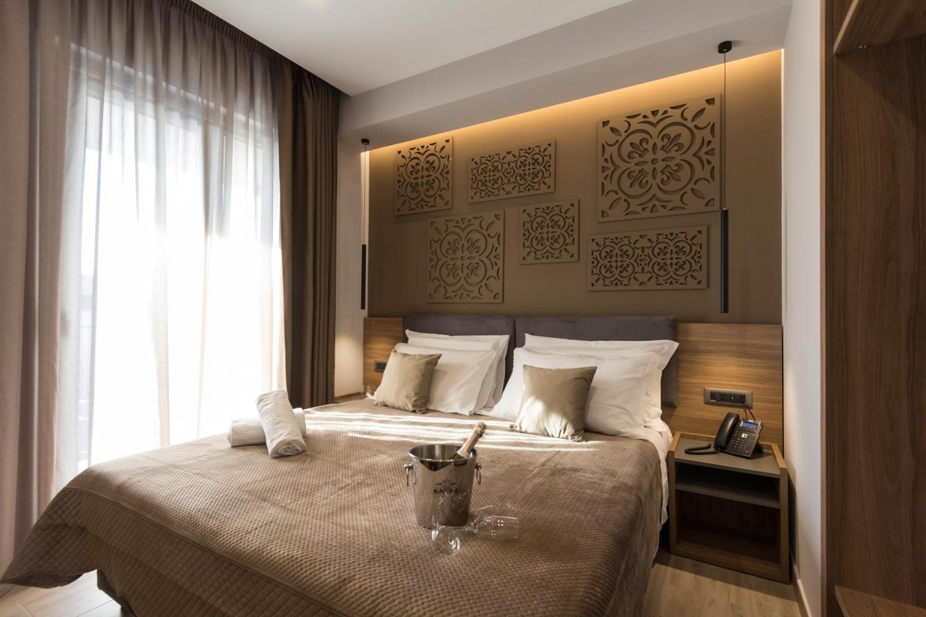 Double or Twin Room with Balcony - Photo 9