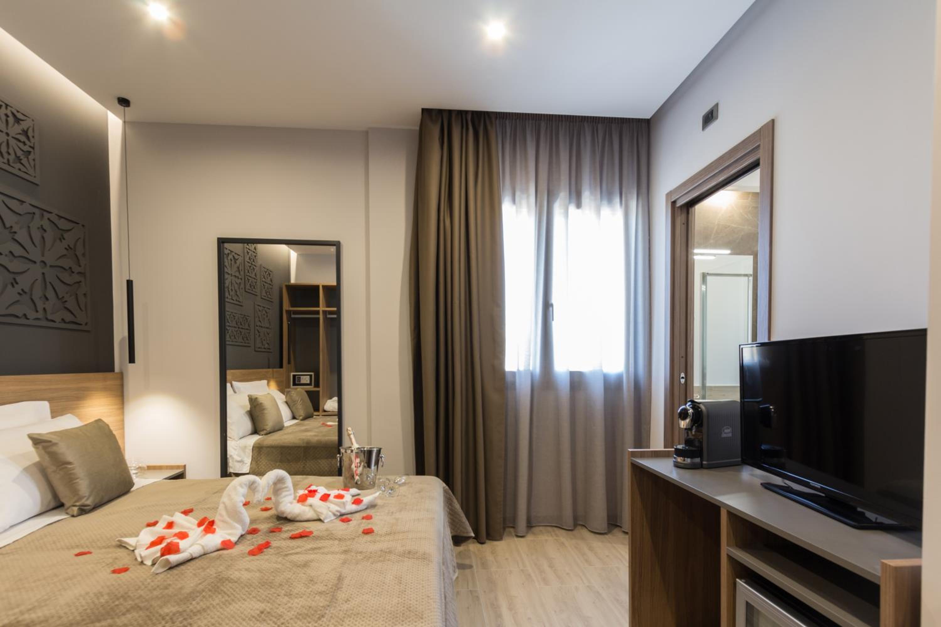 Double or Twin Room - Photo 1