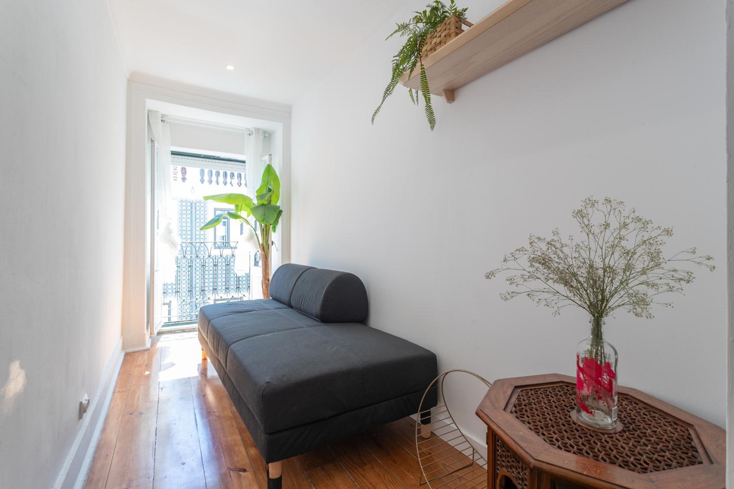 Second Floor Two Bedroom Apartment with Balcony - Photo 16