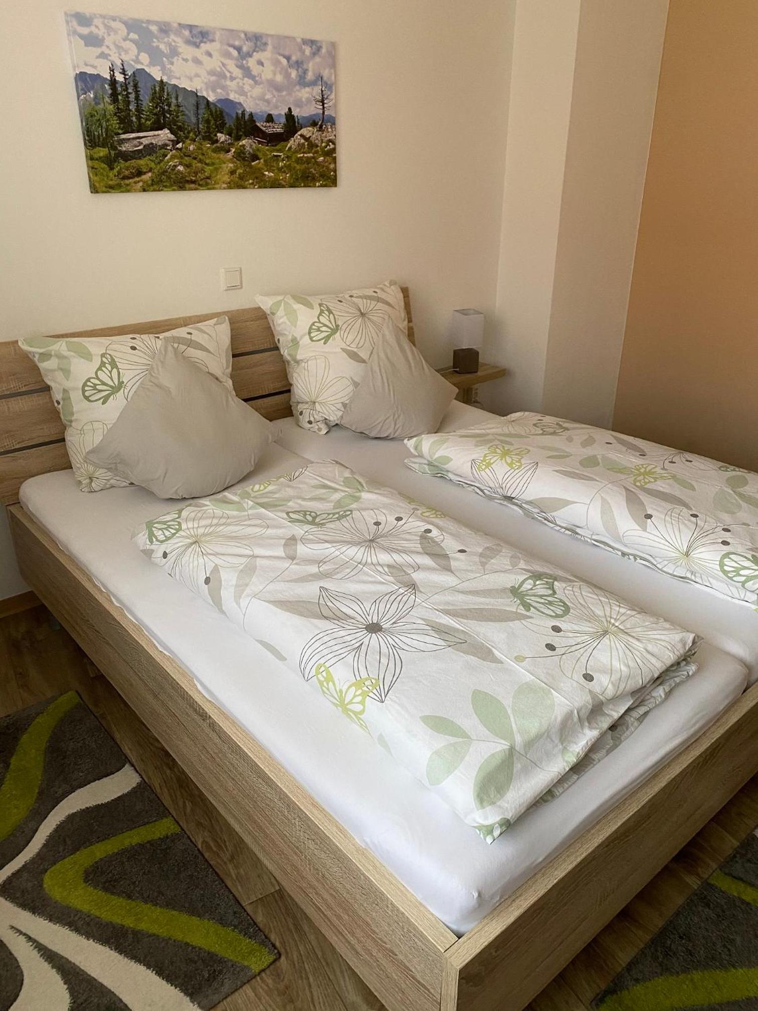 Budget Double Room - Photo 3