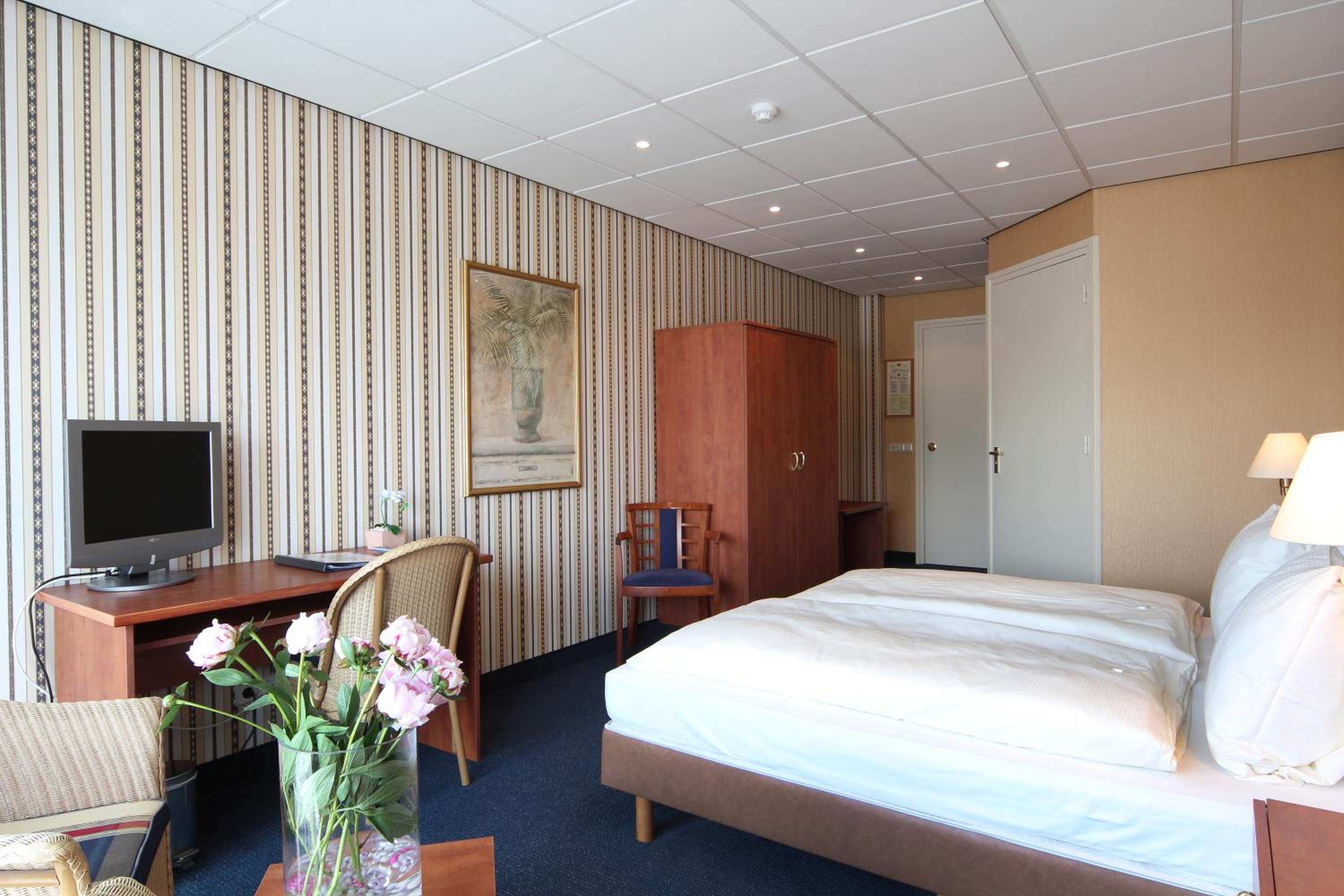 Business Suite photo 3
