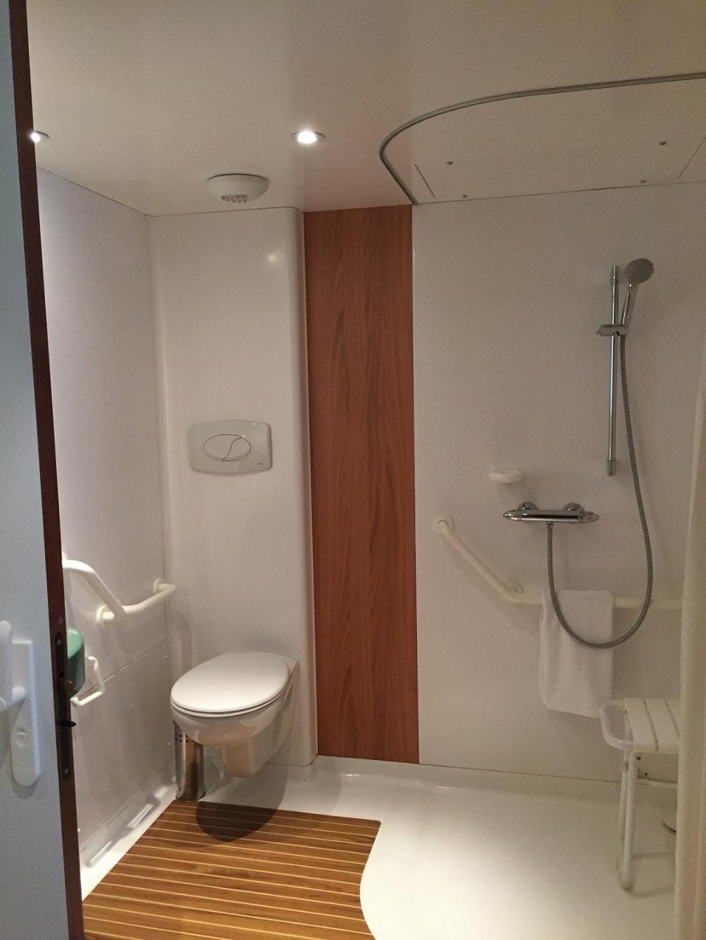 Standard King Room - Disability Access - Photo 3
