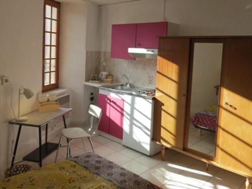 Small Twin Room photo 1