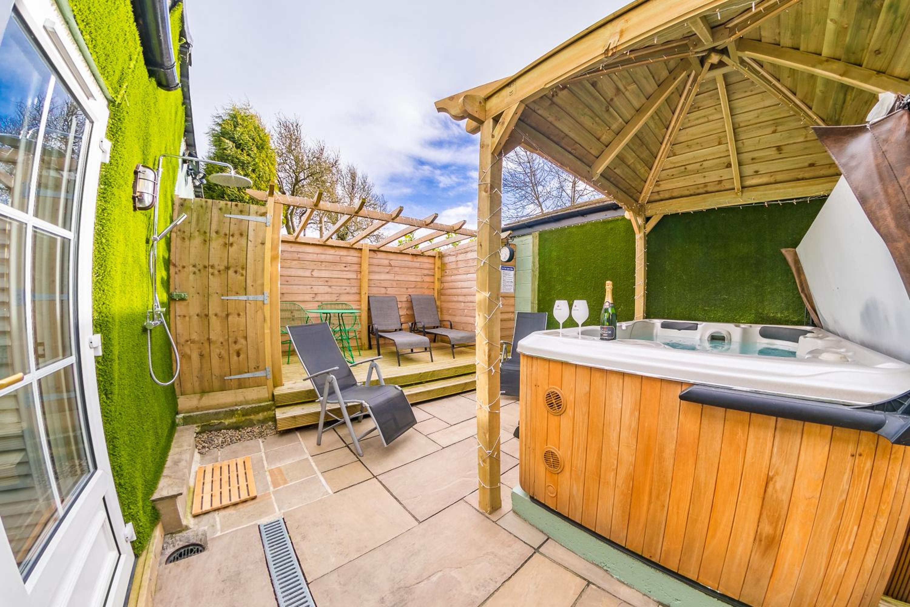 Aquila Luxury Double room with private hot tub and terrace photo 3