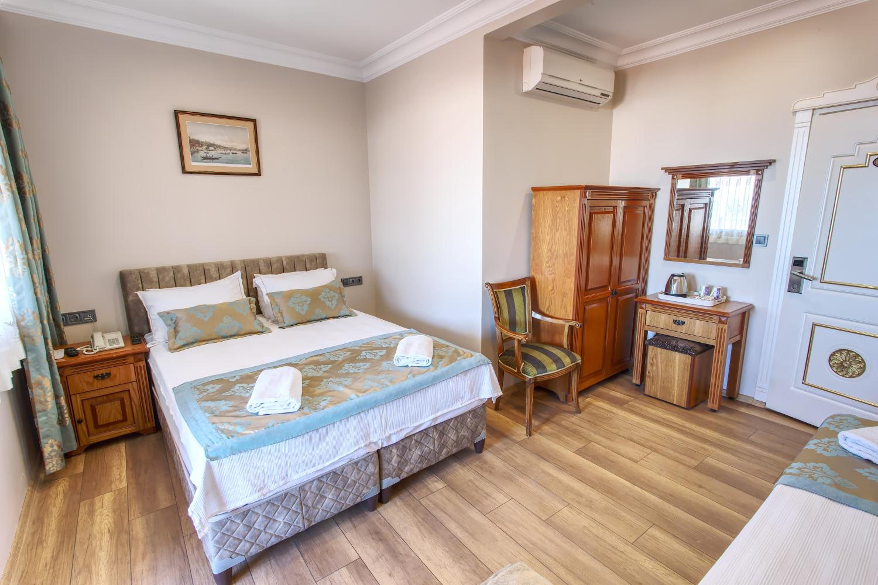 Room with Balcony, City and Sea View photo 2