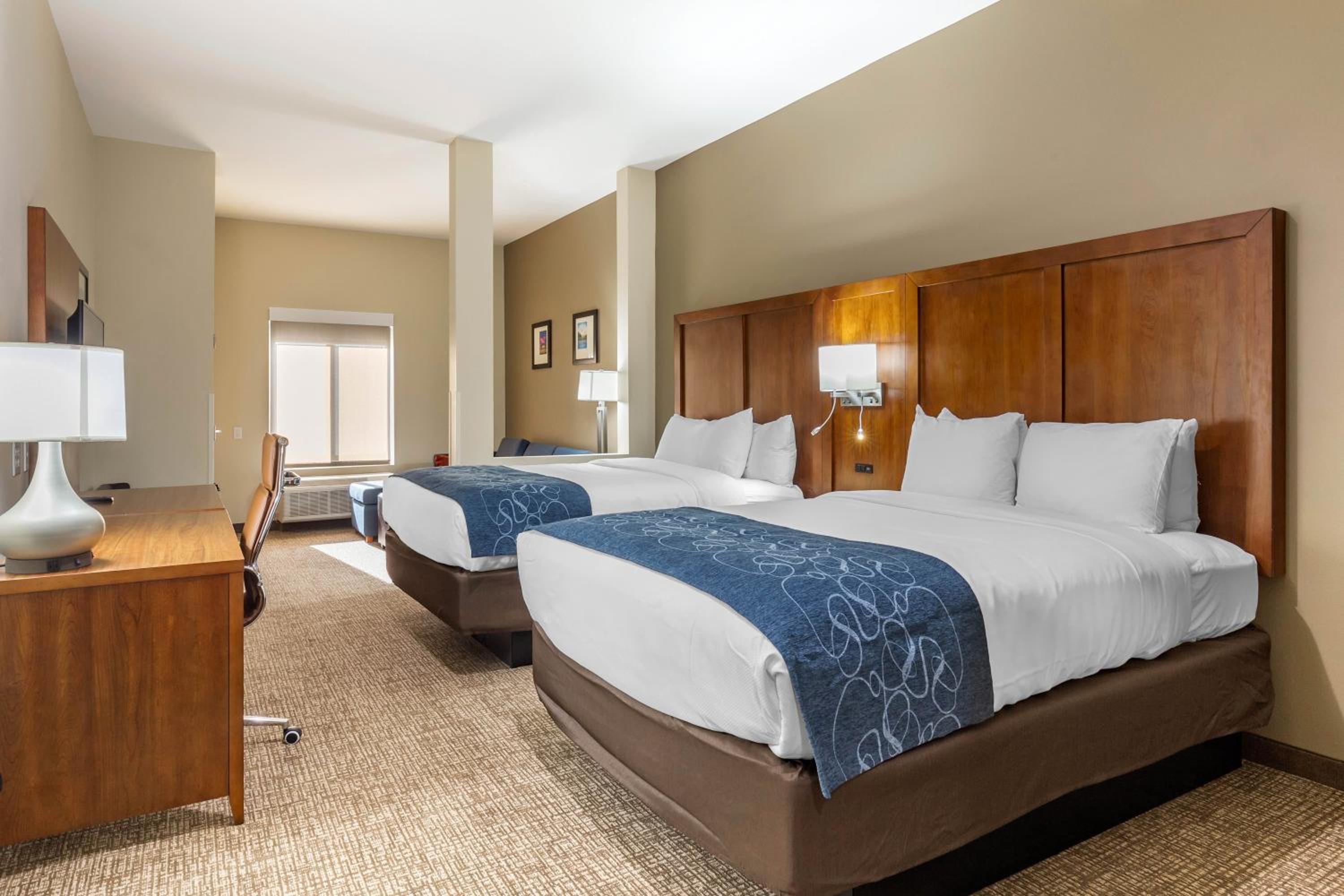 Queen Suite with Two Queen Beds - Accessible/Non-Smoking - Photo 12