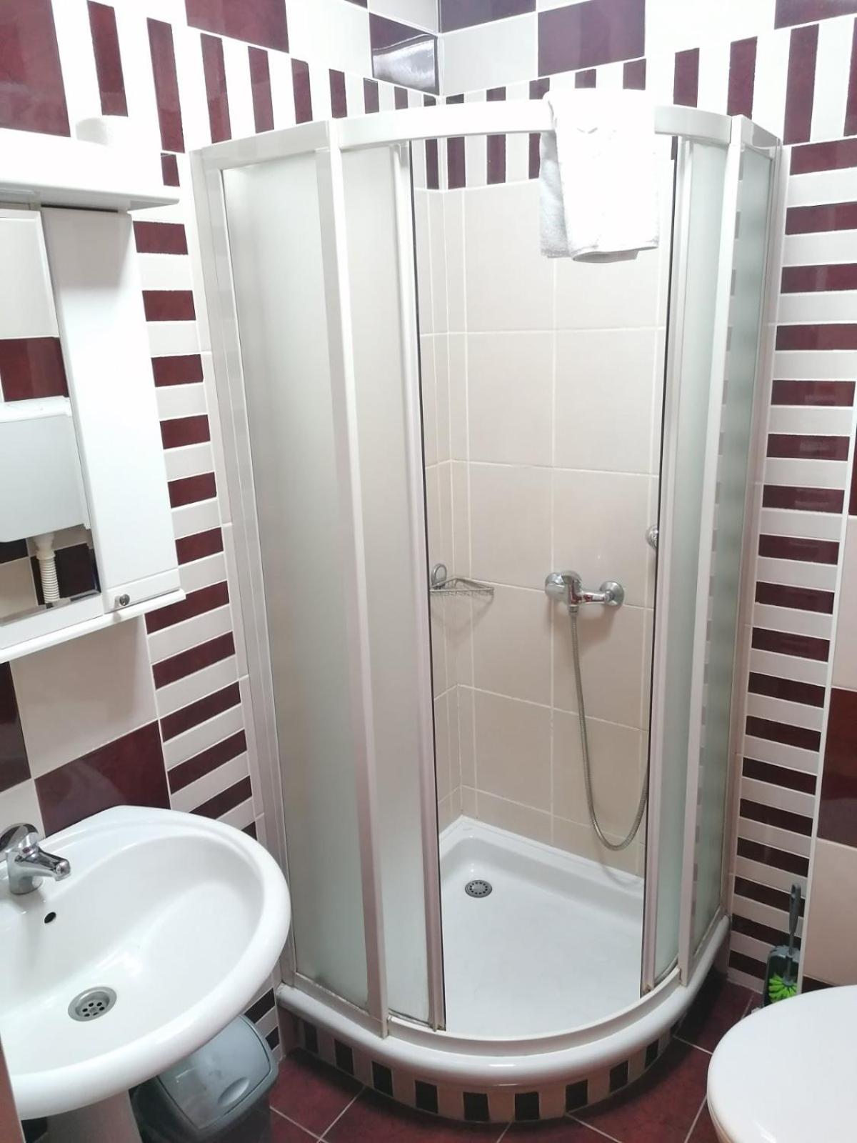 Twin Room with Private Bathroom photo 2