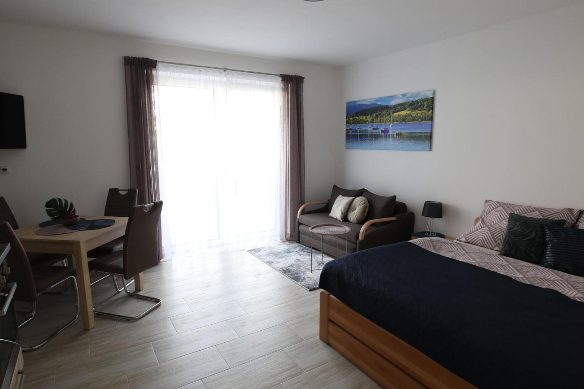 One-Bedroom Apartment photo 1