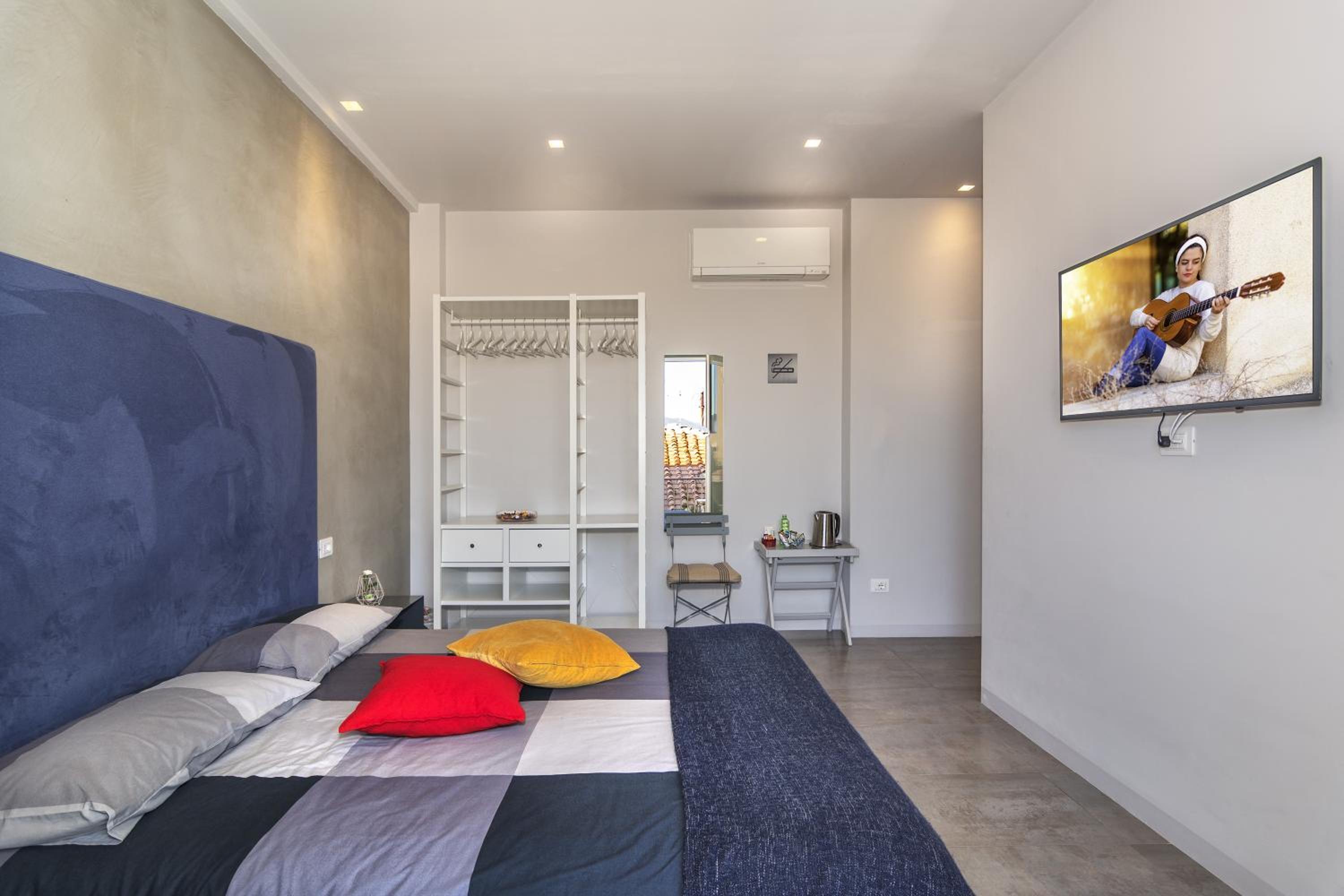 Deluxe Double Room with Balcony photo 1